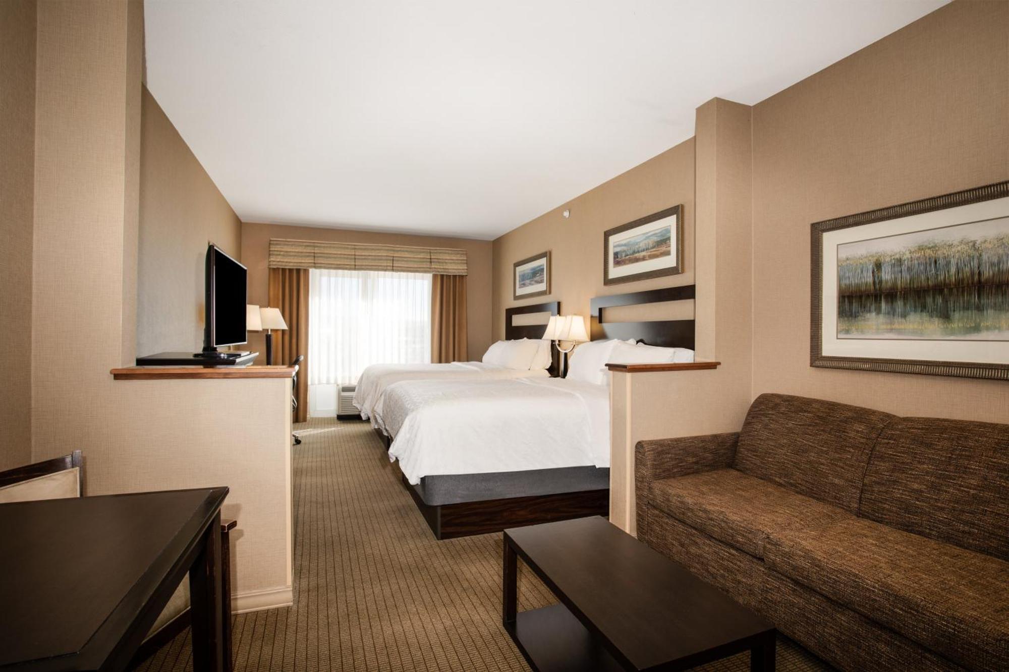 One-Bedroom Queen Suite