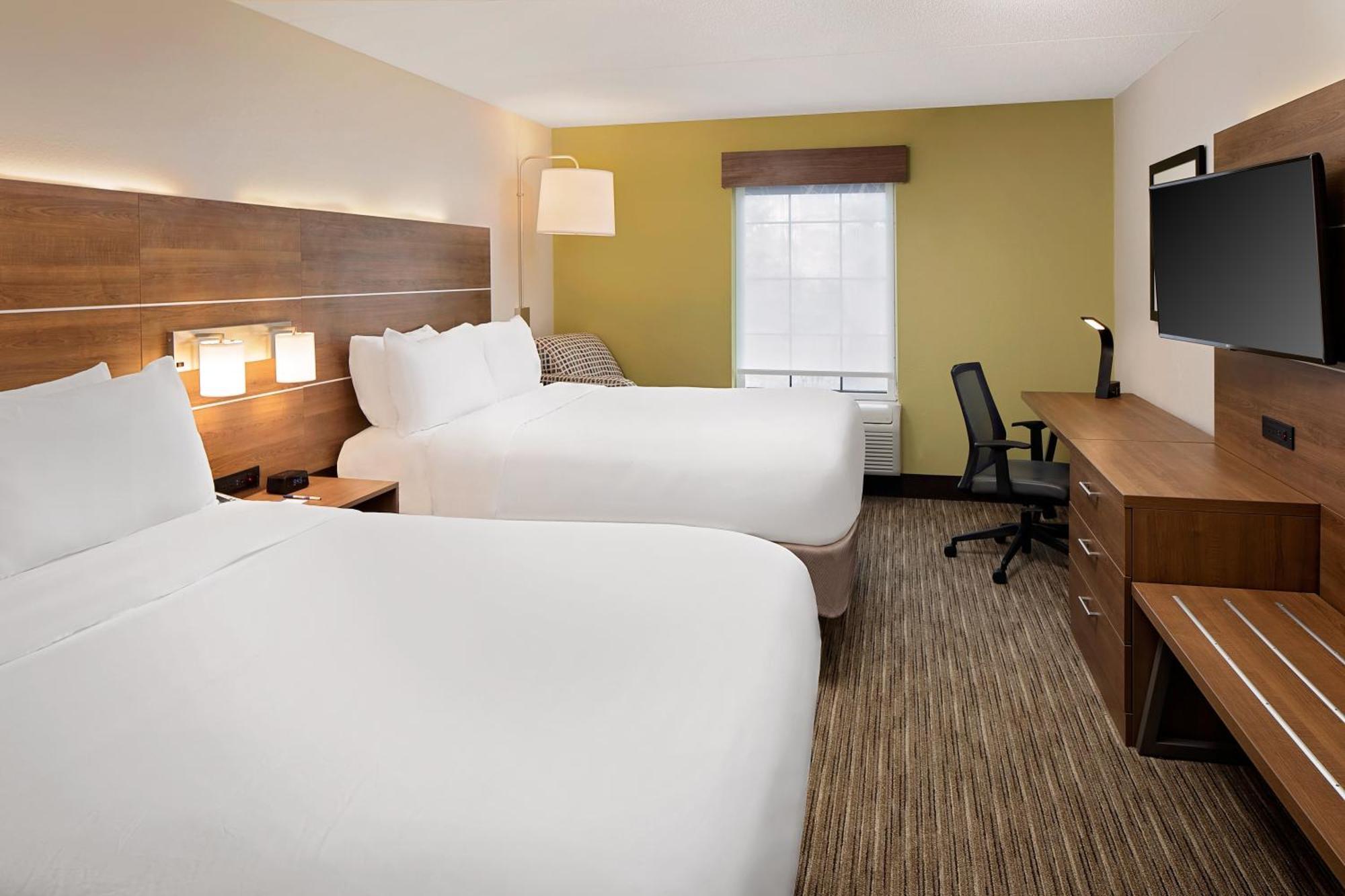 Standard Queen Room Two Queen Beds