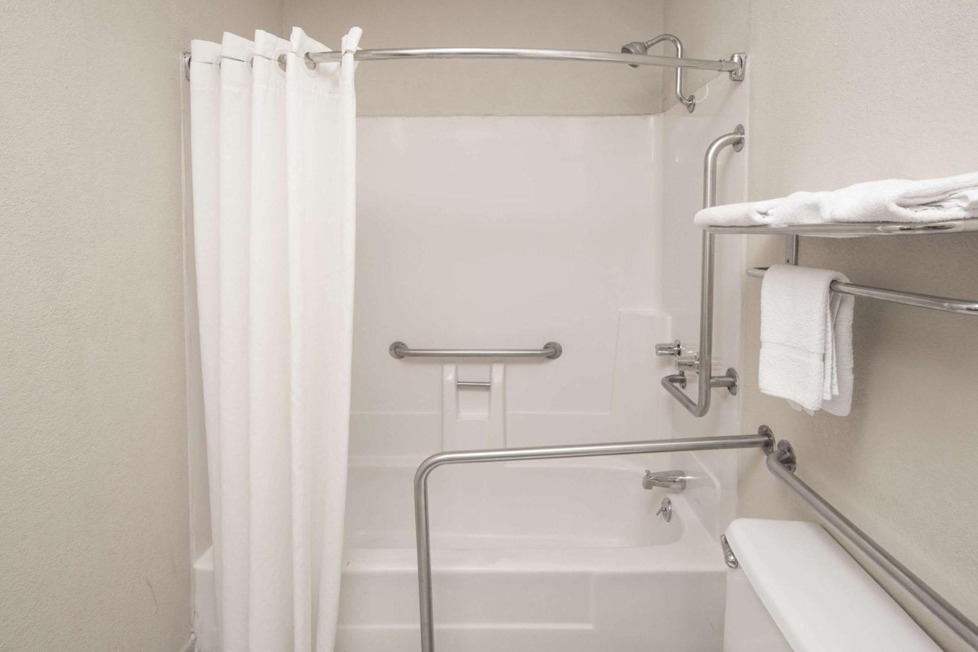 King Room - Mobility Access/Non-Smoking