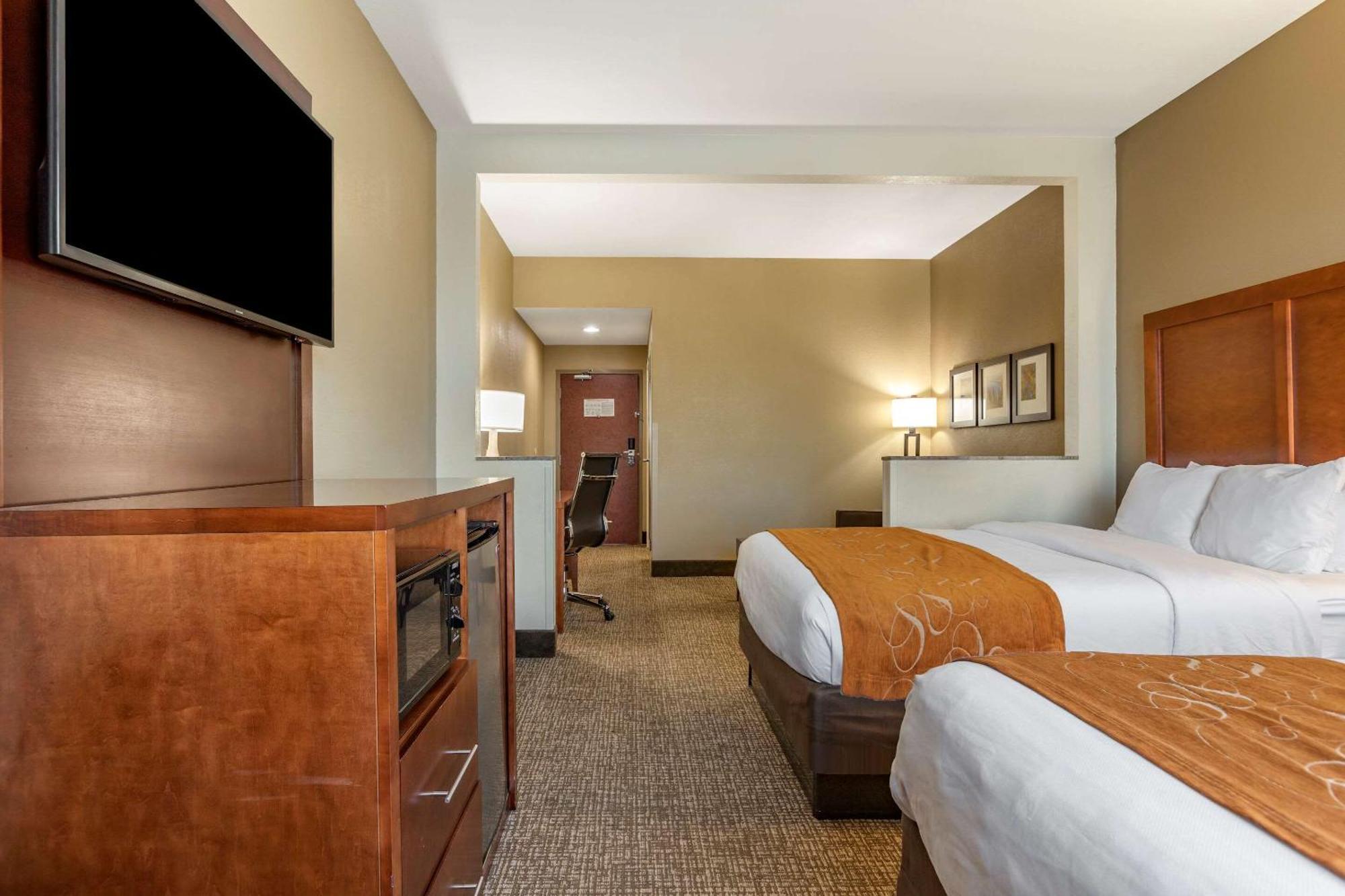Deluxe Queen Suite with Two Queen Beds - Non Pet Friendly