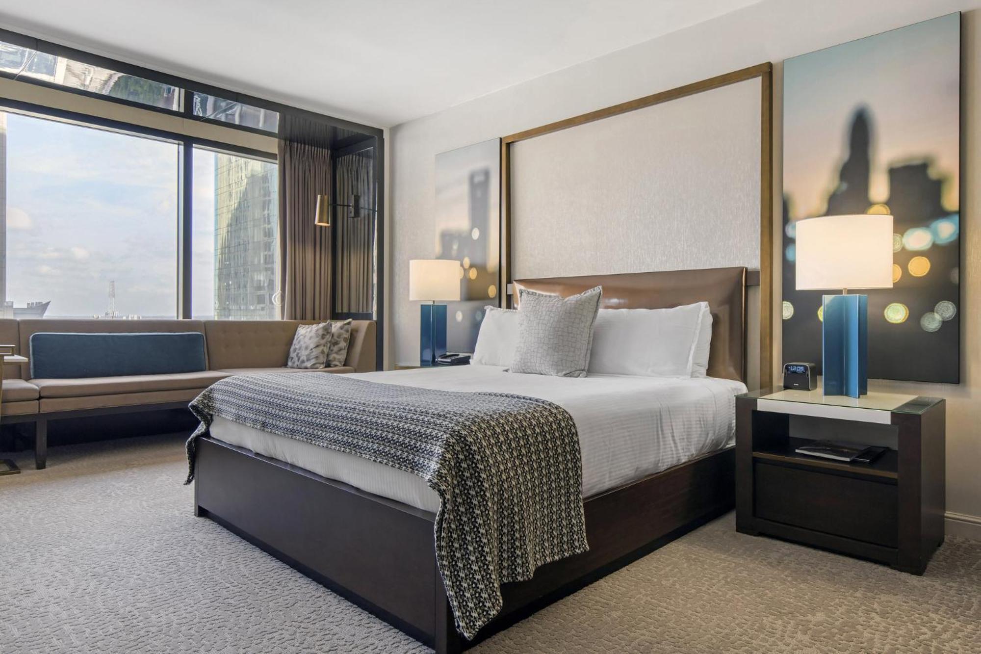Club Signature Room 1 King Bed