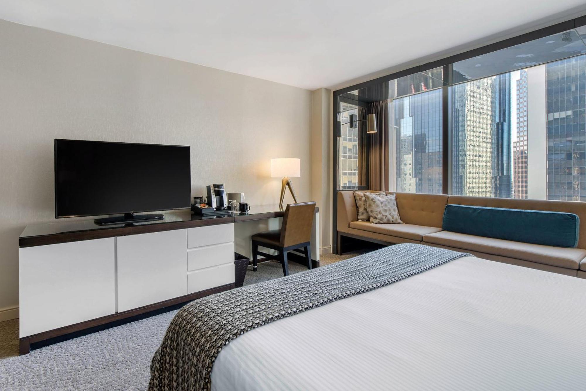 Deluxe Room 1 King Bed