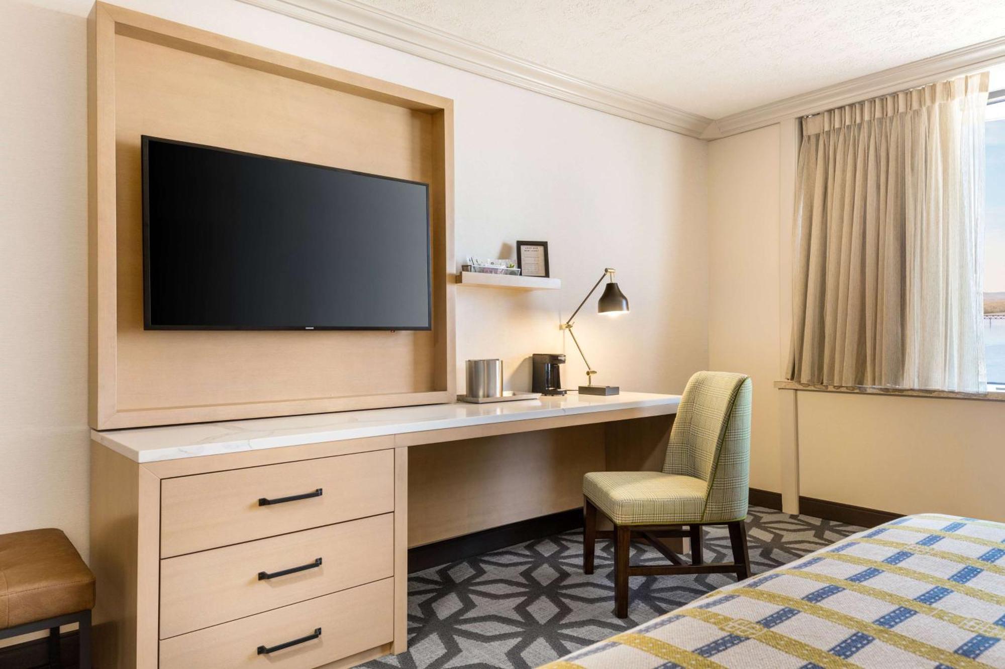 Deluxe King Room Non-Smoking or Mobility Accessible or West Tower