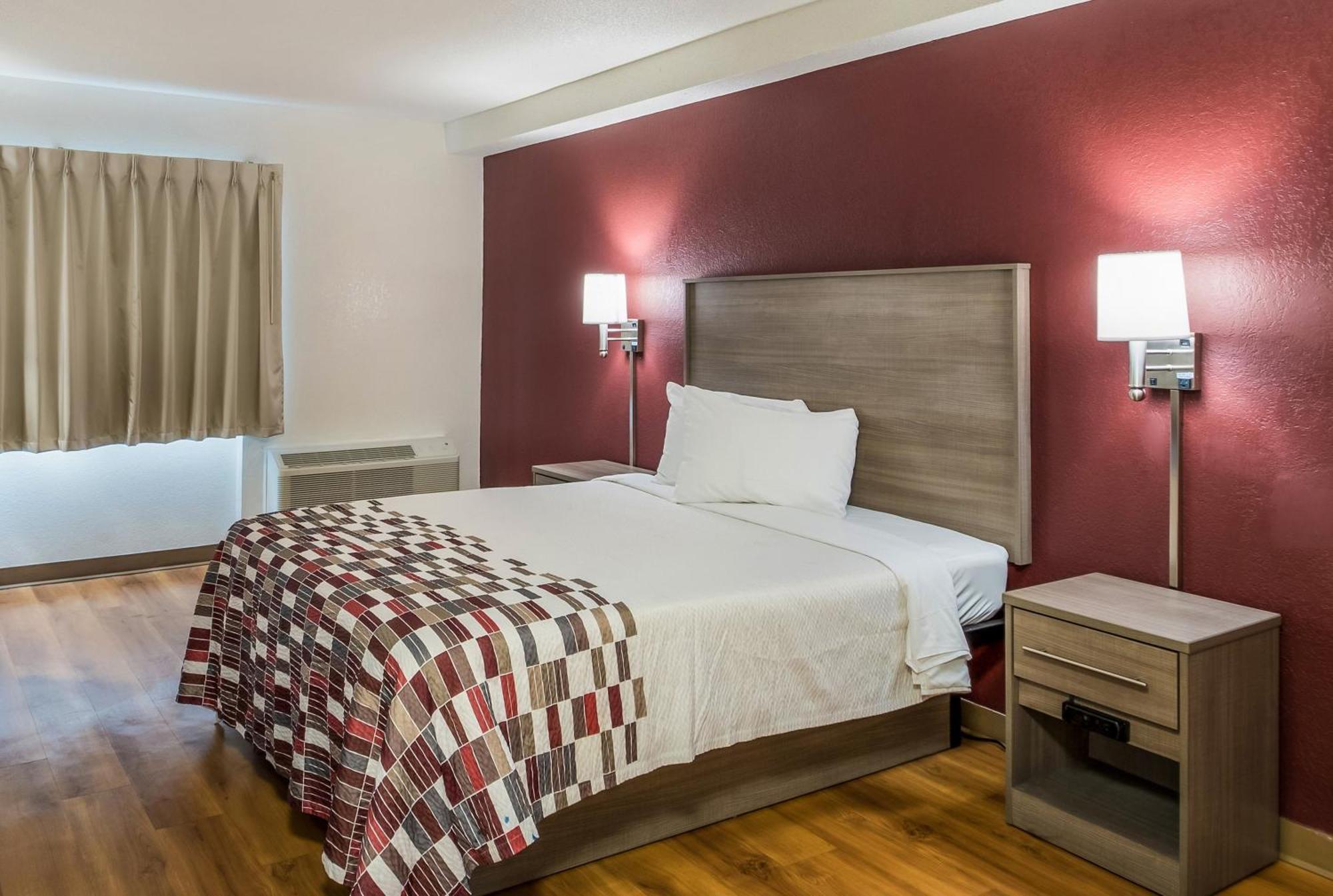 Queen Room One Queen Bed Non-Smoking