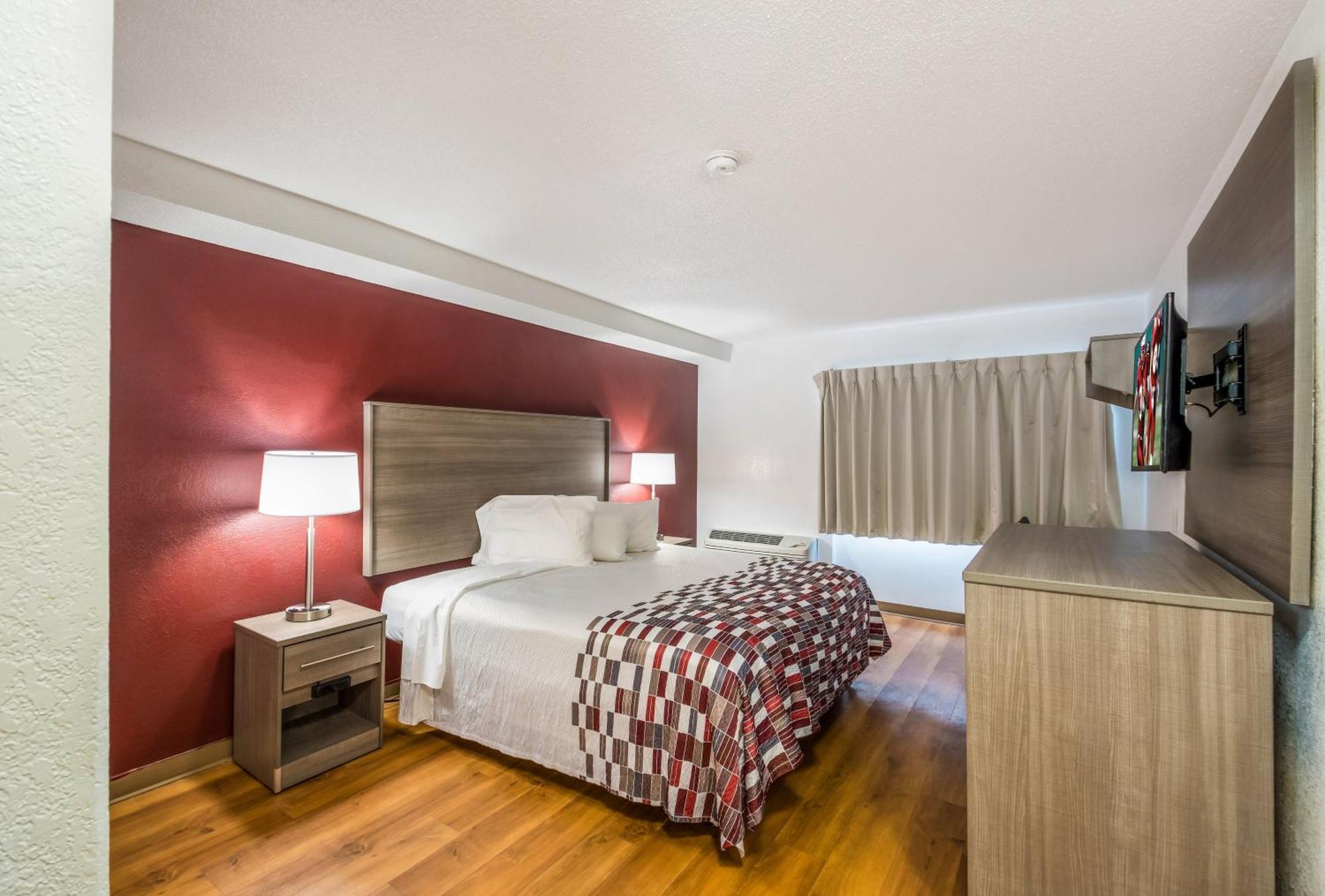 Queen Room One Queen Bed Non-Smoking