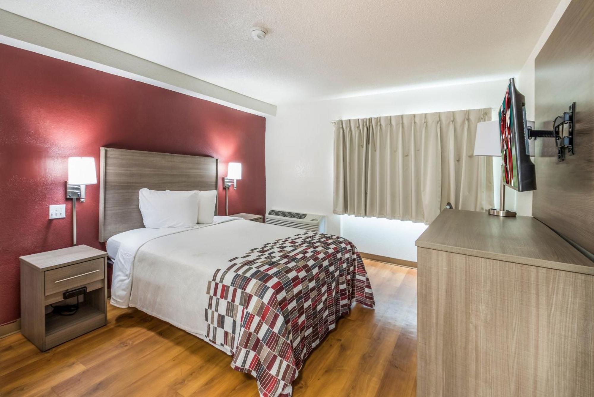 Queen Room One Queen Bed Non-Smoking