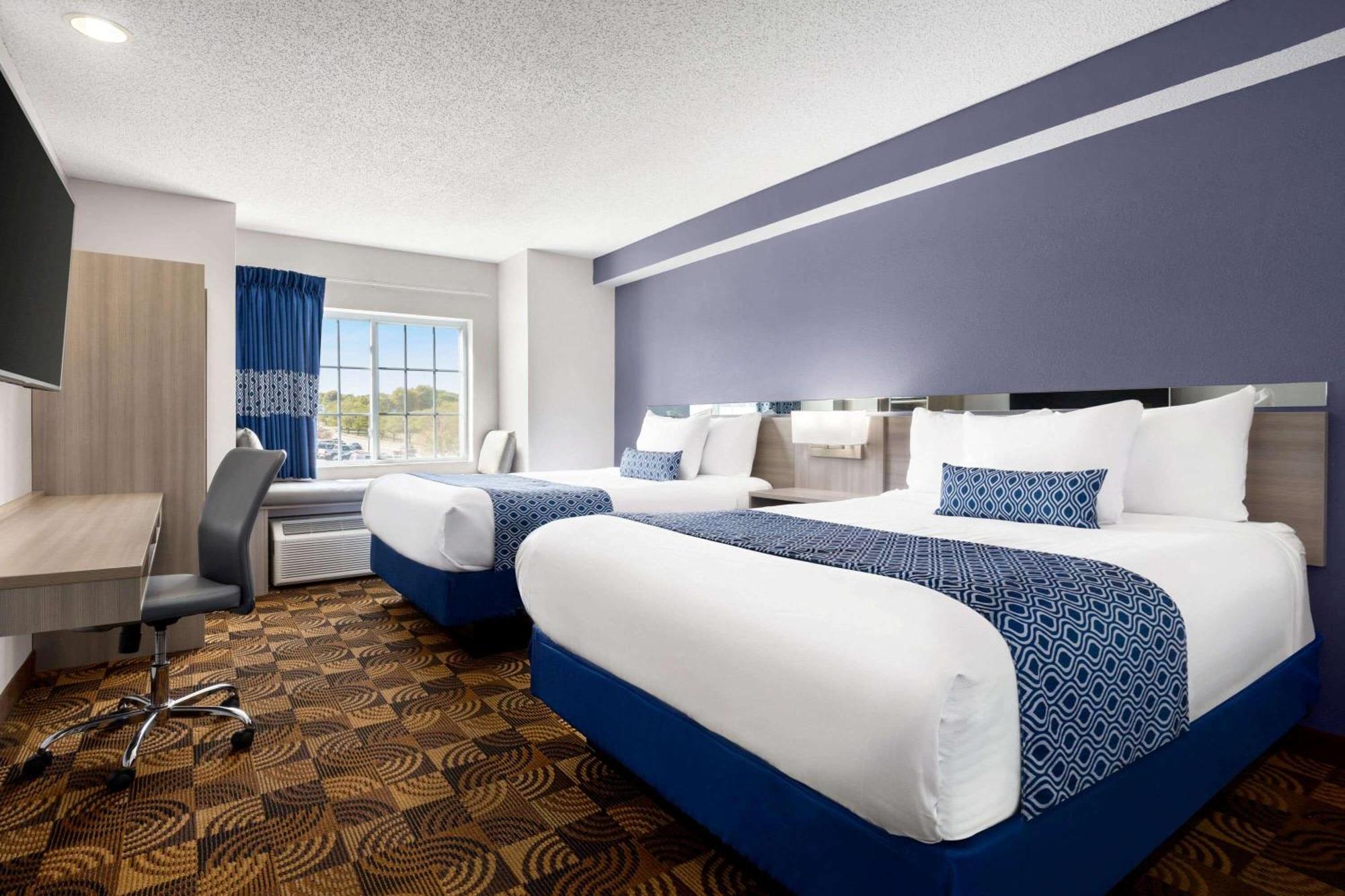 Deluxe Queen Room - Disability Access/Non-Smoking