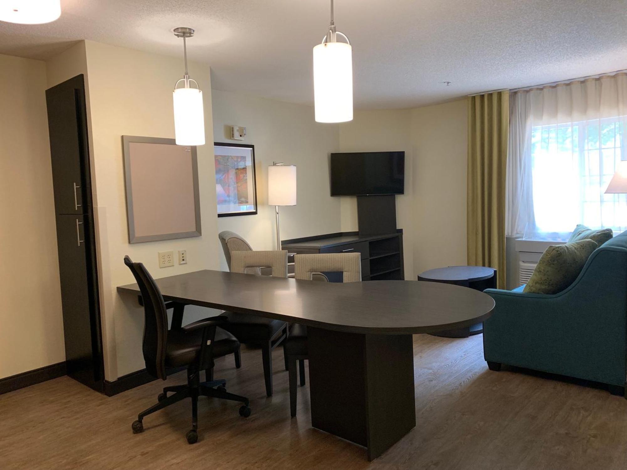 One Bedroom Suite One Queen Bed