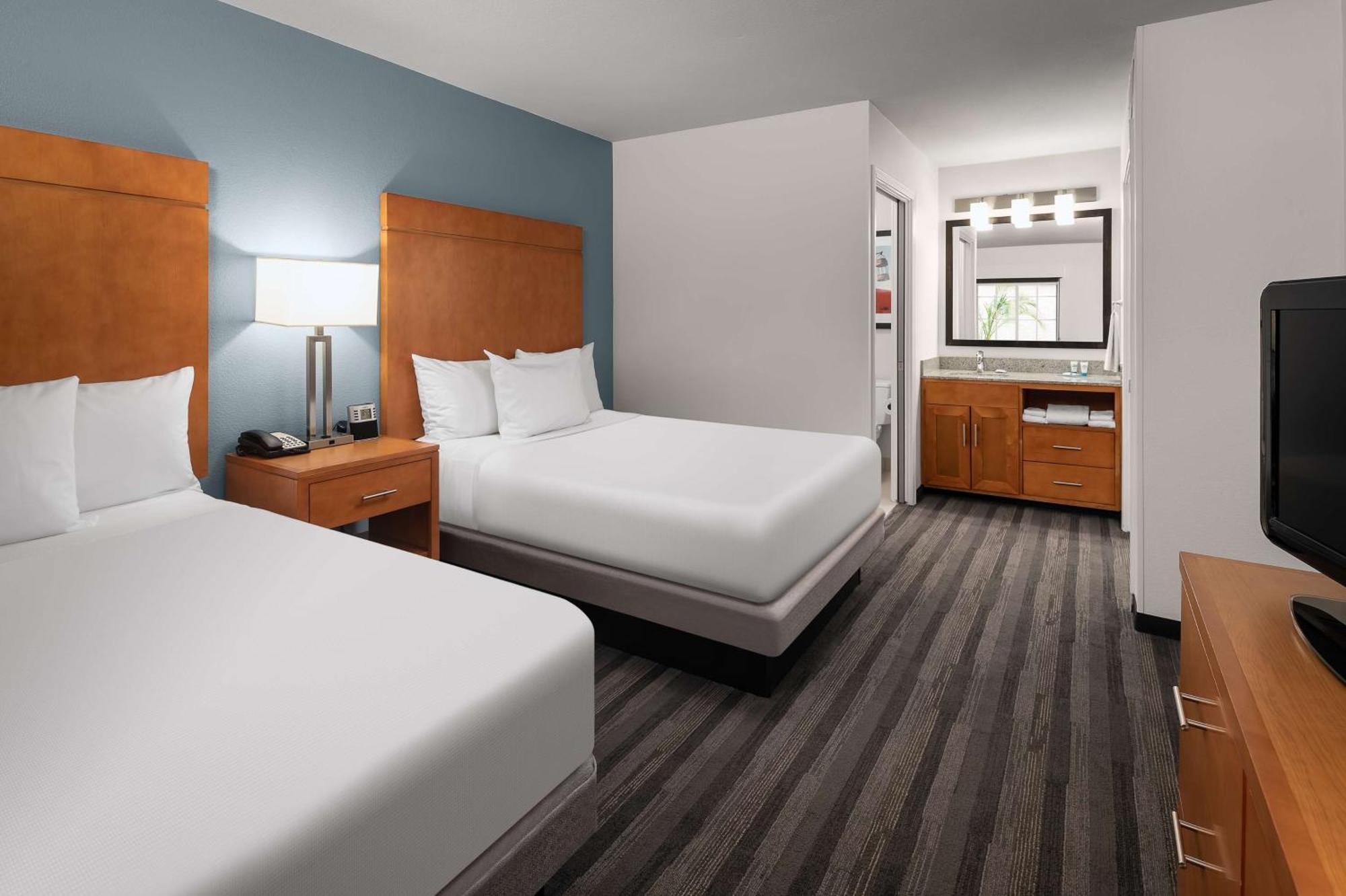 Two-Bedroom Suite Accessible Tub