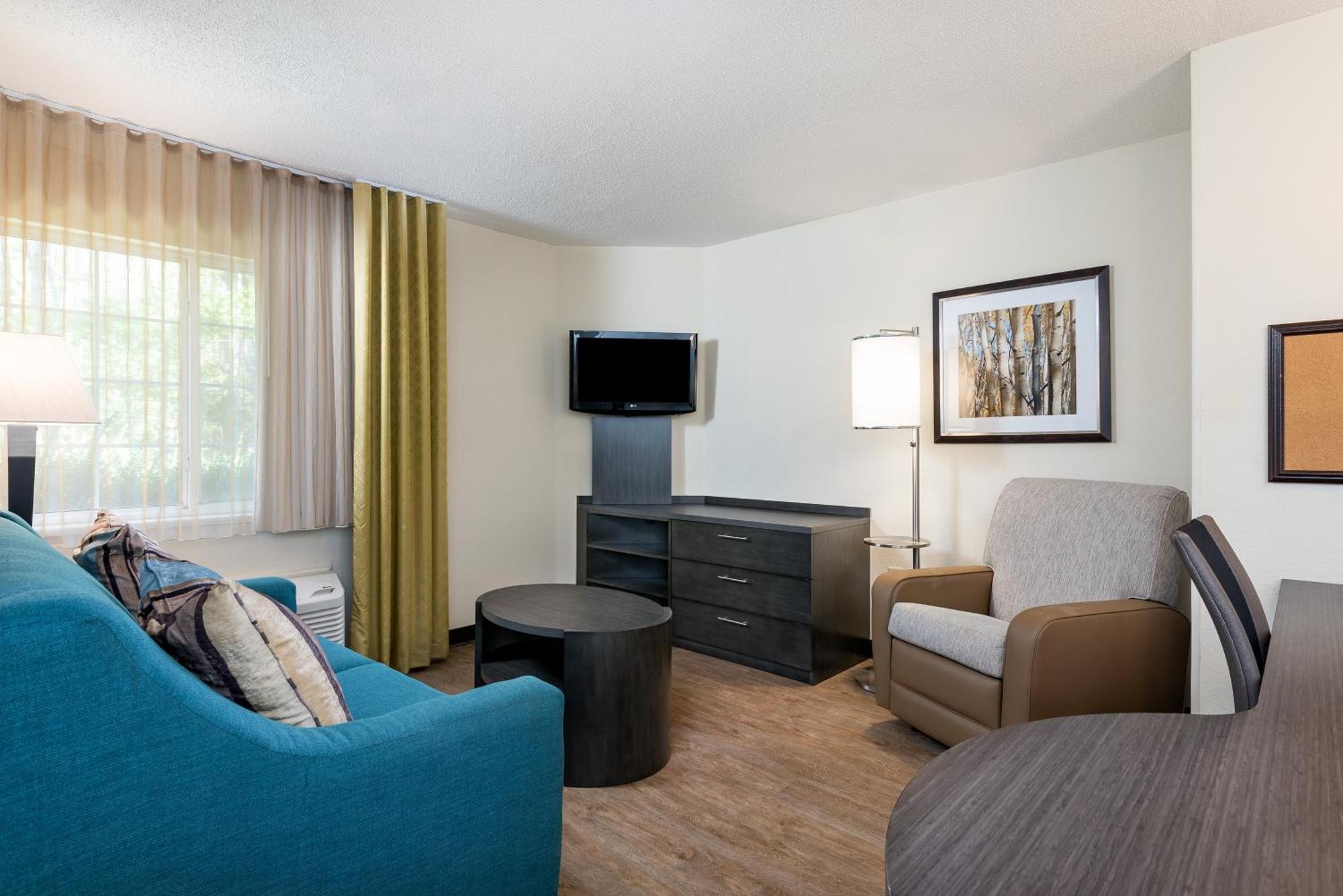 One-Bedroom Queen Suite Two Queen Beds