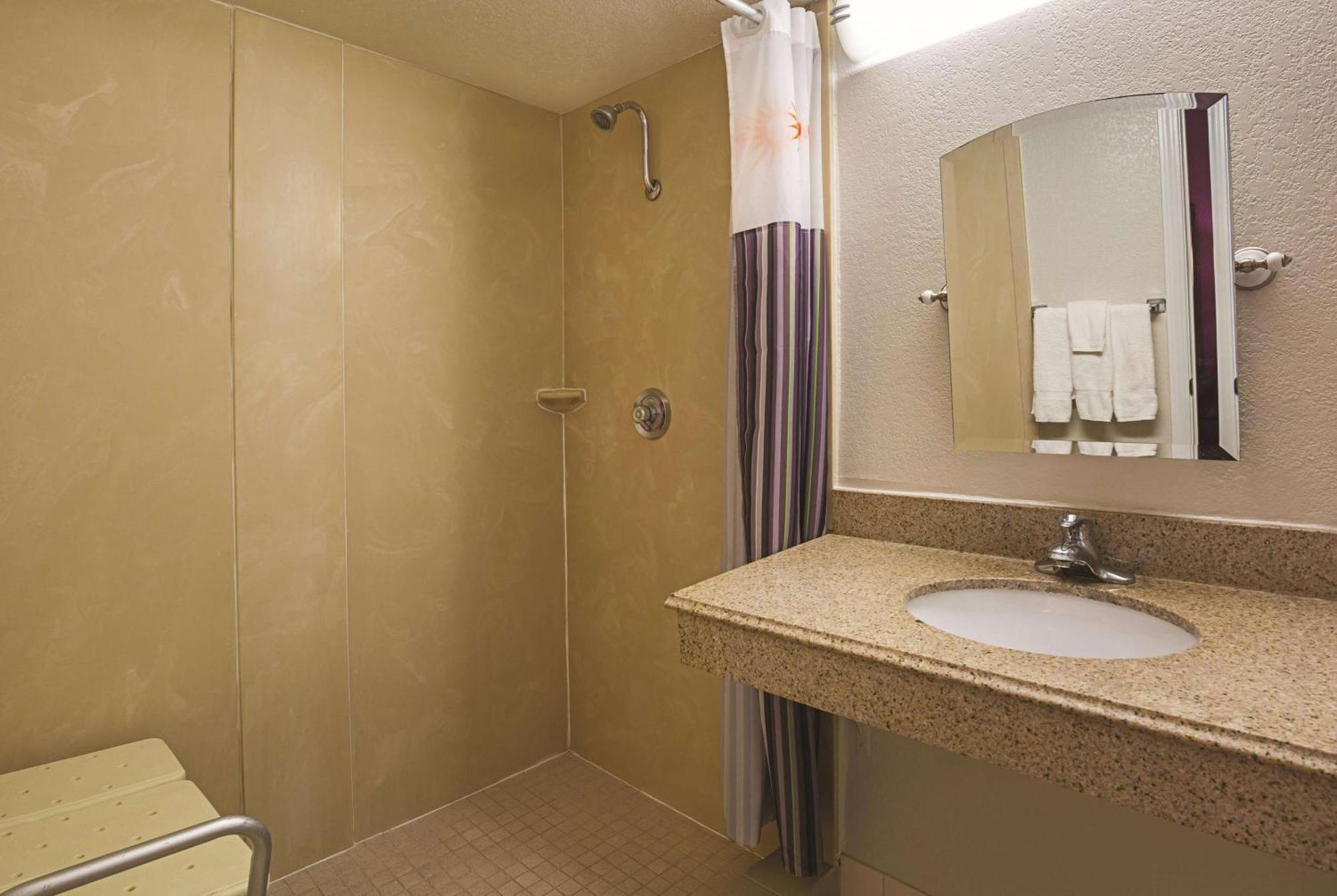 Two Double Beds Roll Shower Mobility or Hearing Accessible Non-Smoking
