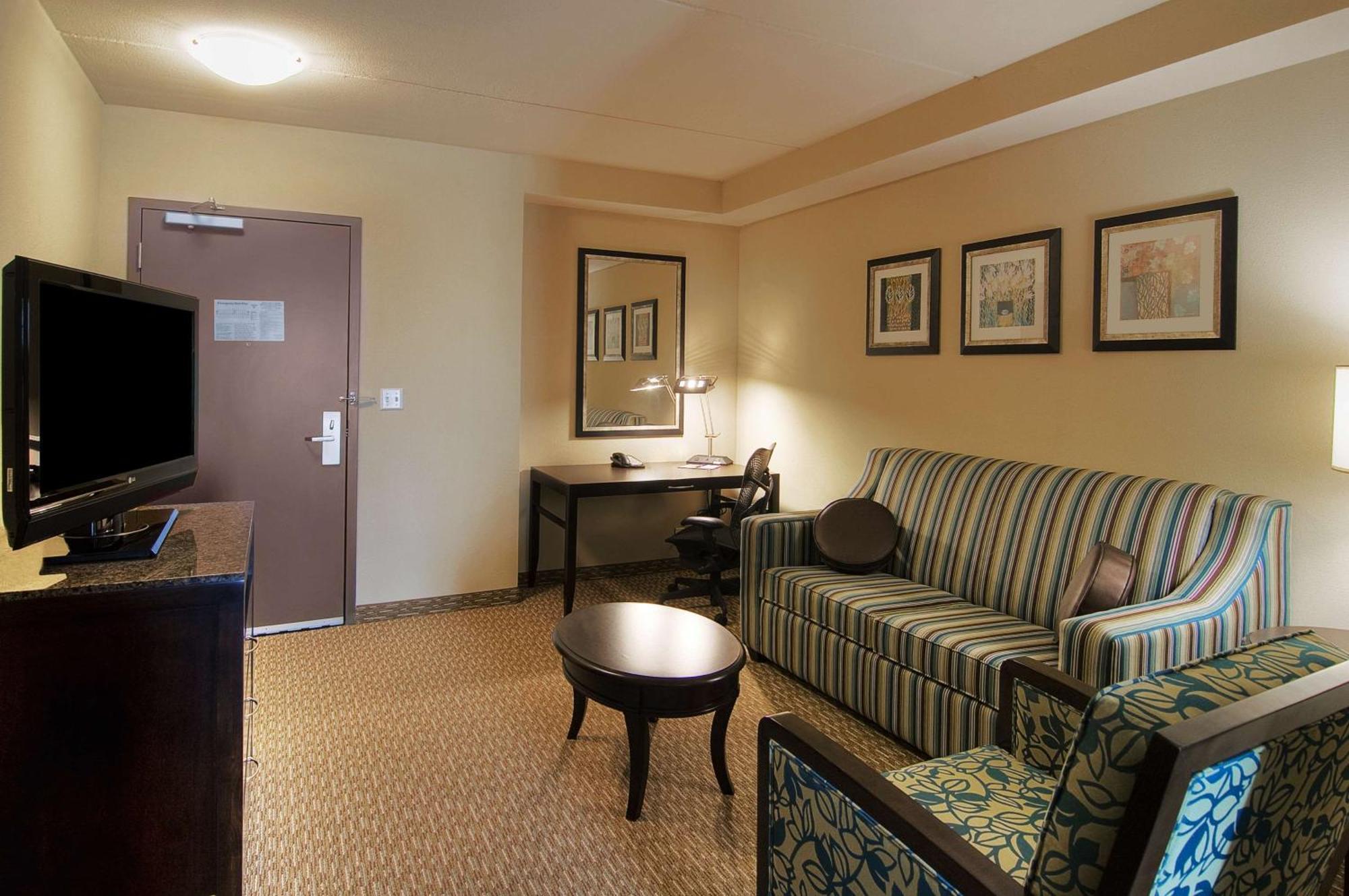Junior King Suite with Seating Area