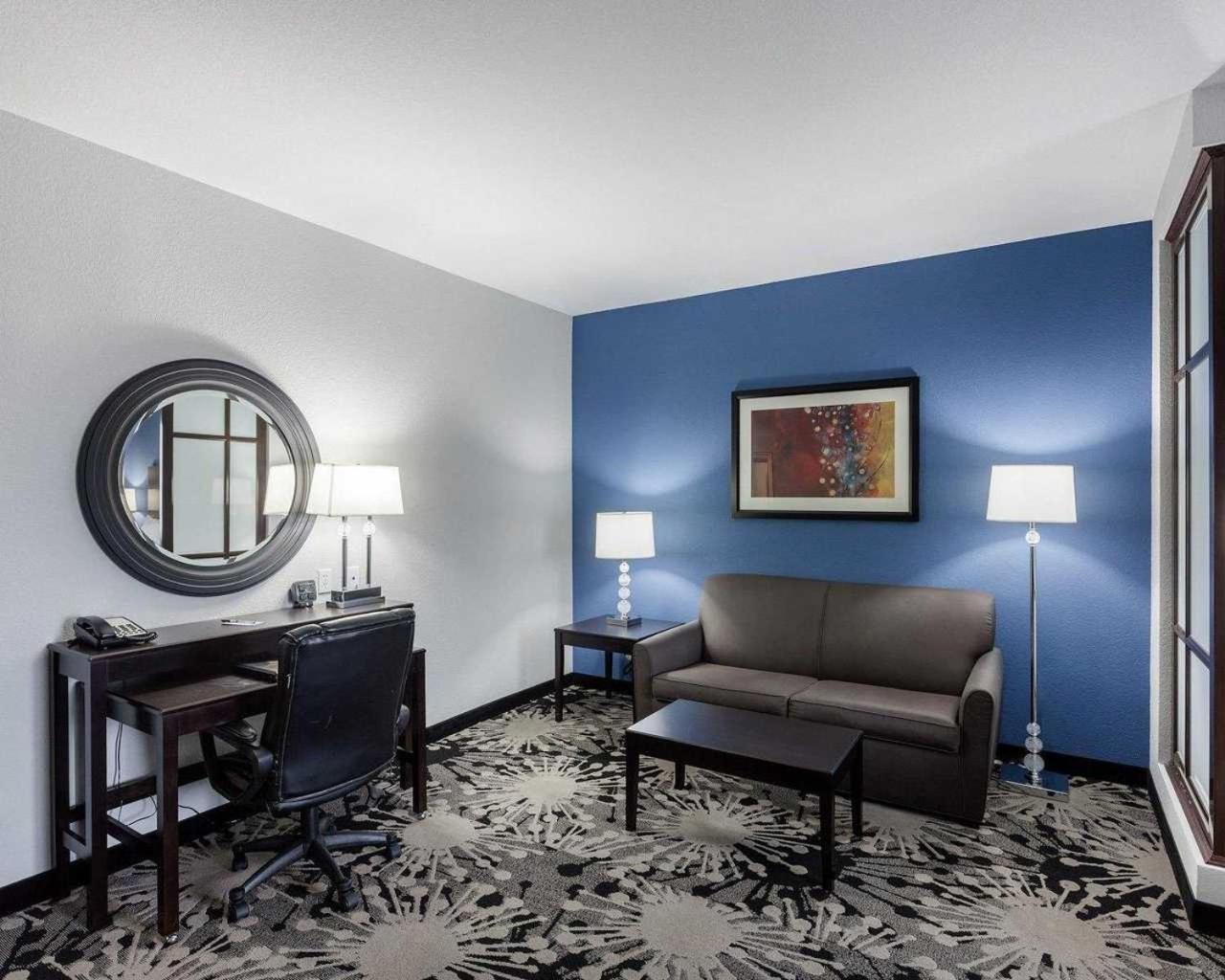 King Suite Accessible or Non-Smoking