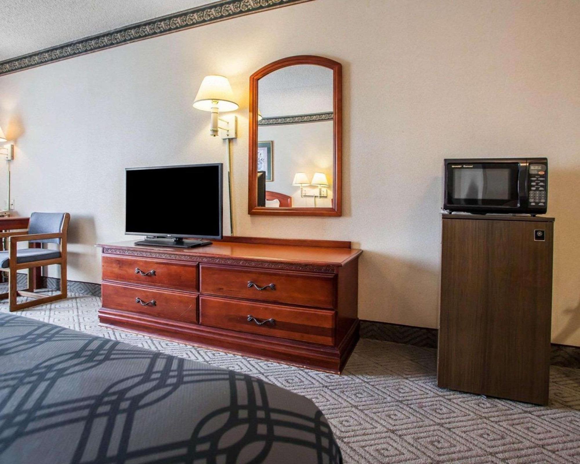 Queen Room Two Queen Beds Non-Smoking