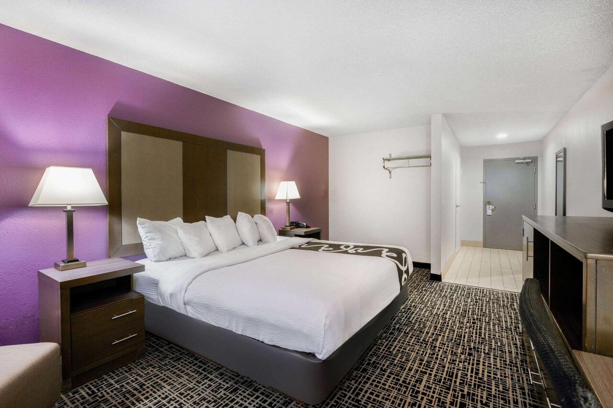 1 King Bed, Mobility Accessible Room, Non-Smoking