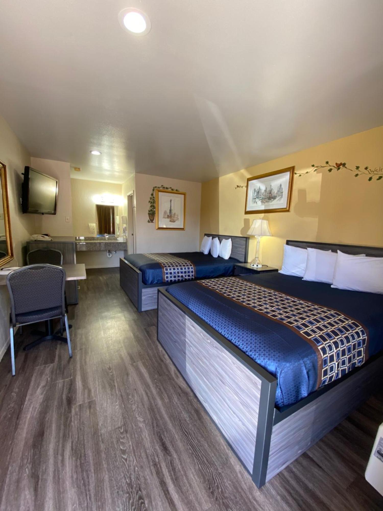 Queen Room Two Queen Beds Non-Smoking