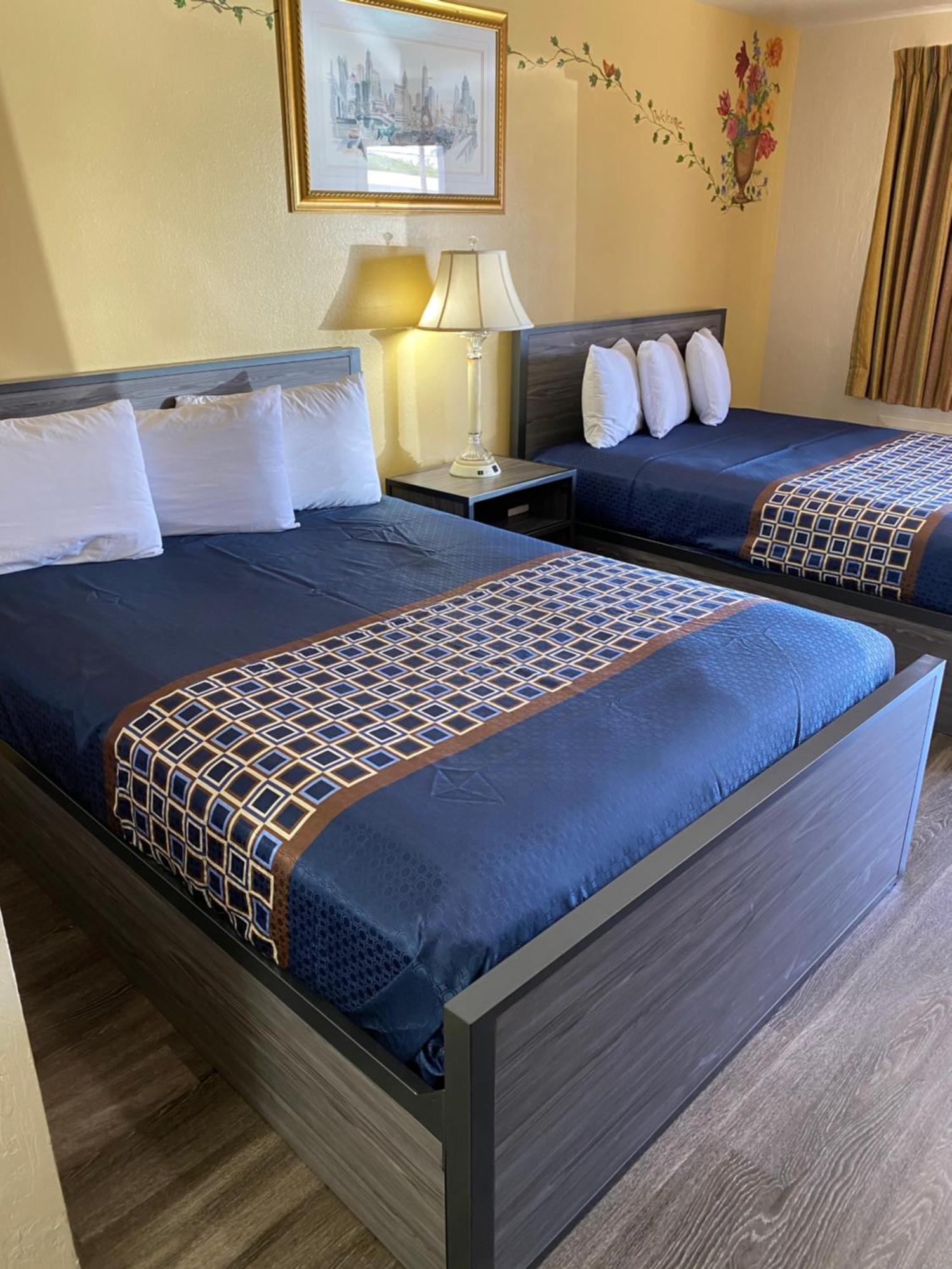 Queen Room Two Queen Beds Non-Smoking