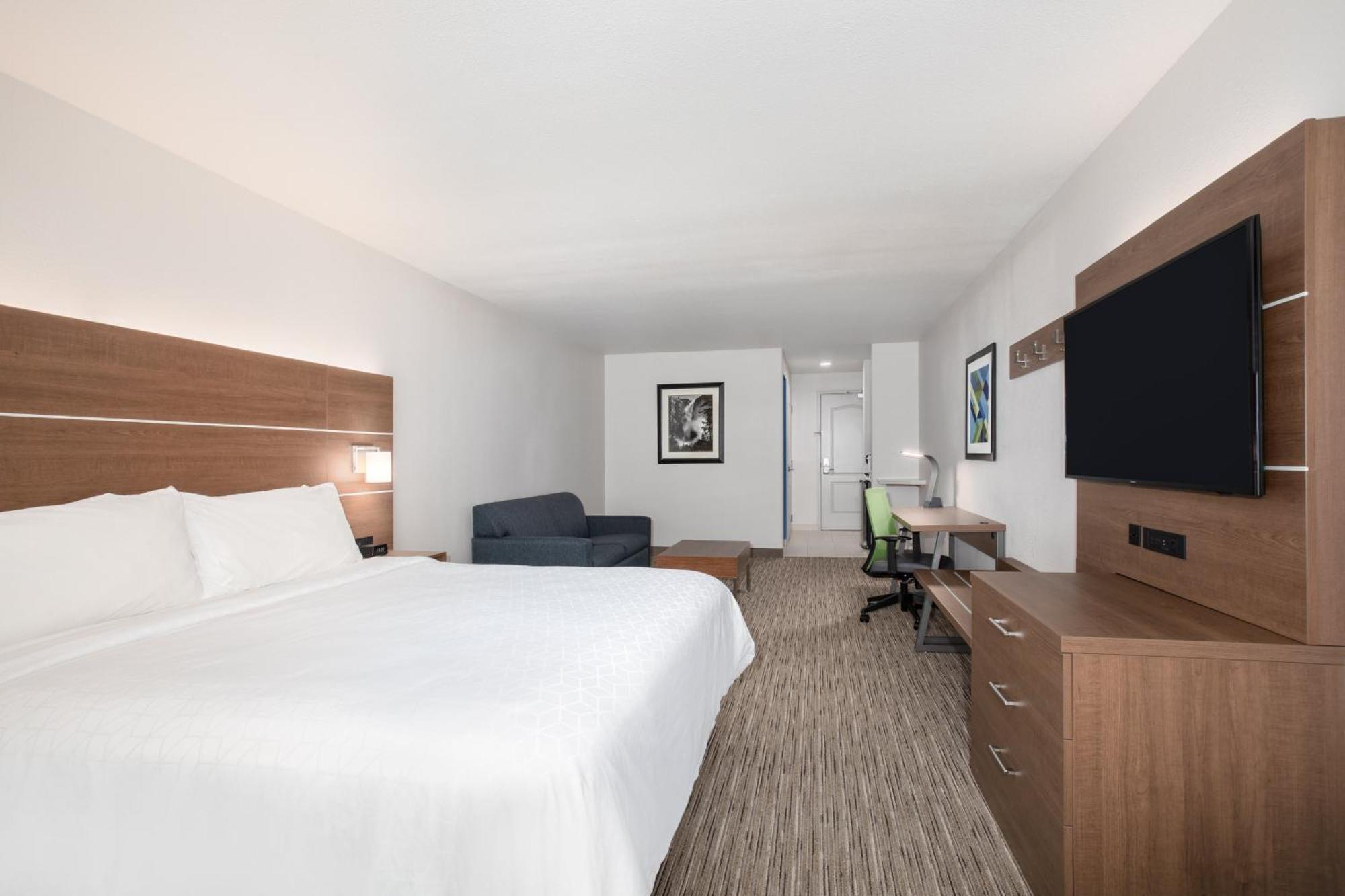 King Suite with Sofa Bed - Non-Smoking