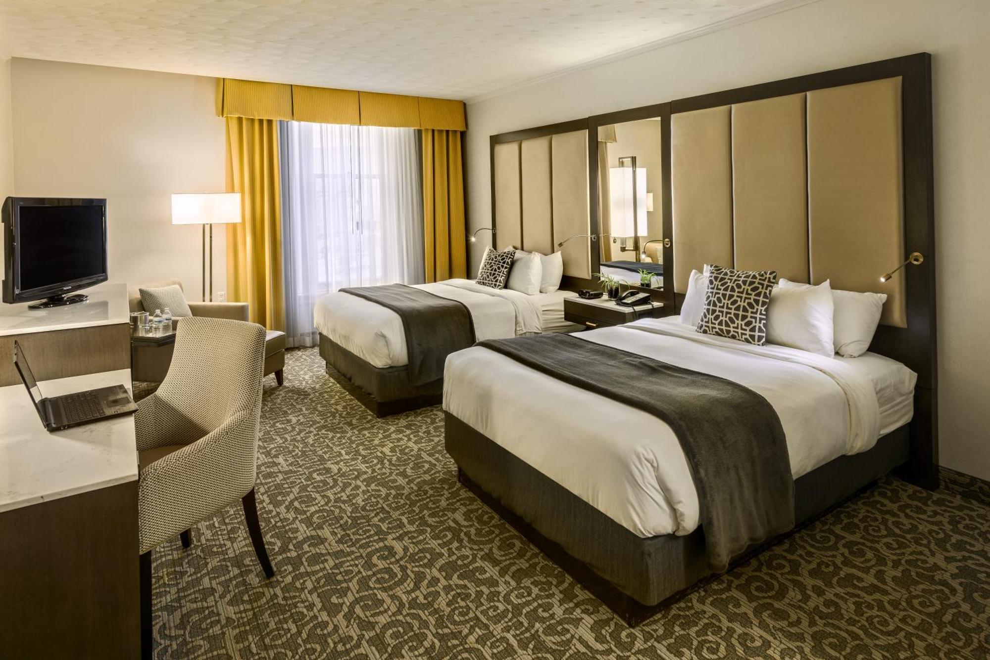 Quadruple Room Two Queen Beds Tub Disability Access or Non Smoking or Pet Friendly