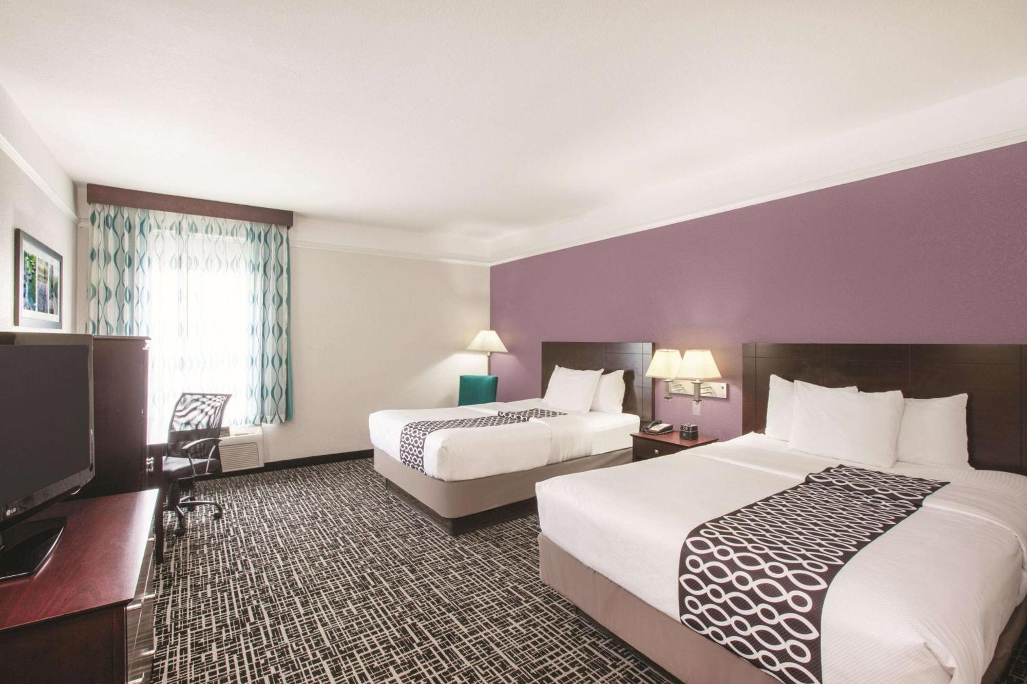 Queen Room Two Queen Beds Bath Tub Mobility or Hearing Accessible Non-Smoking