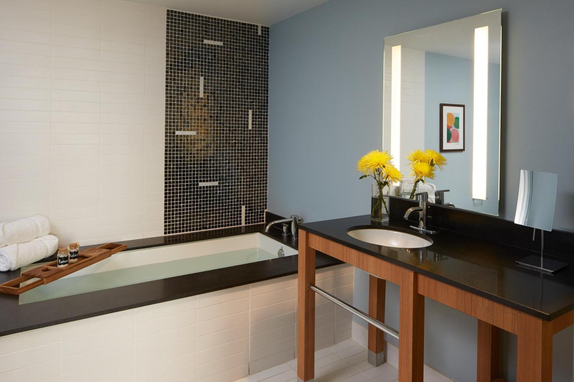 King Studio Suite with Pier View - Oceanfront