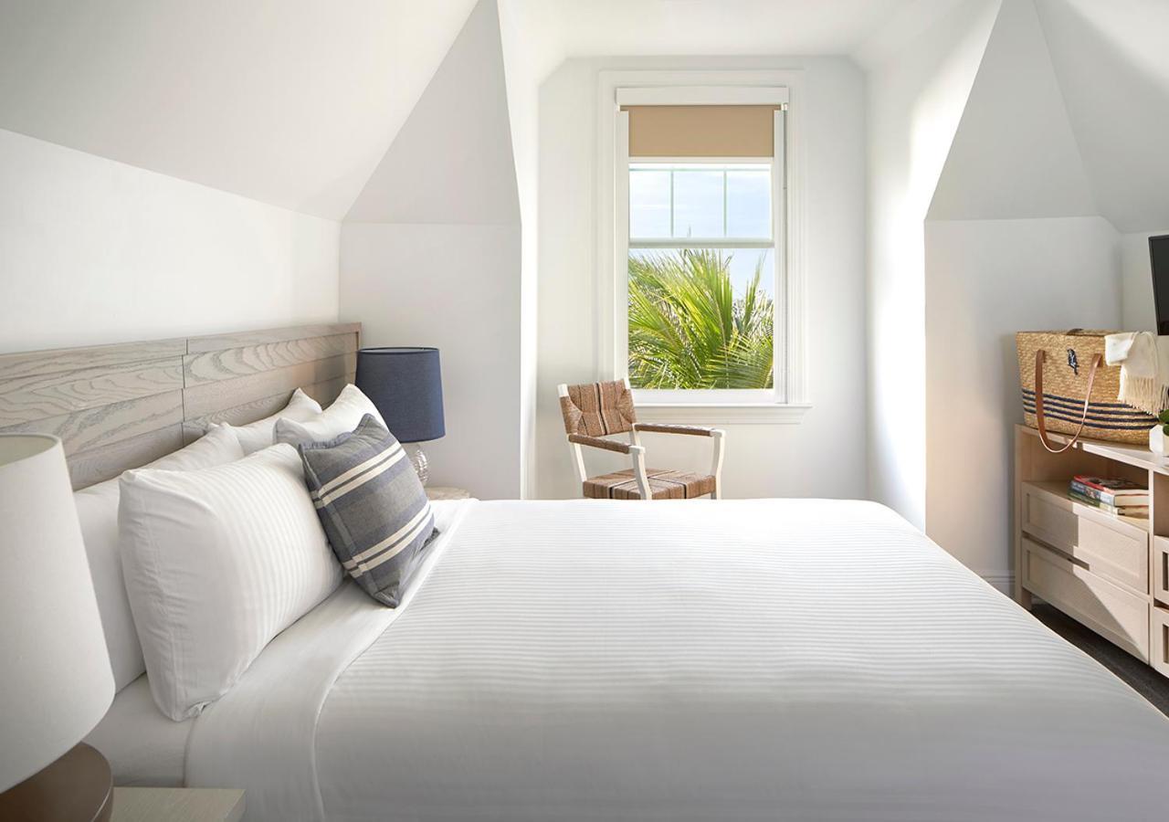 Three-Bedroom Villa Waterfront