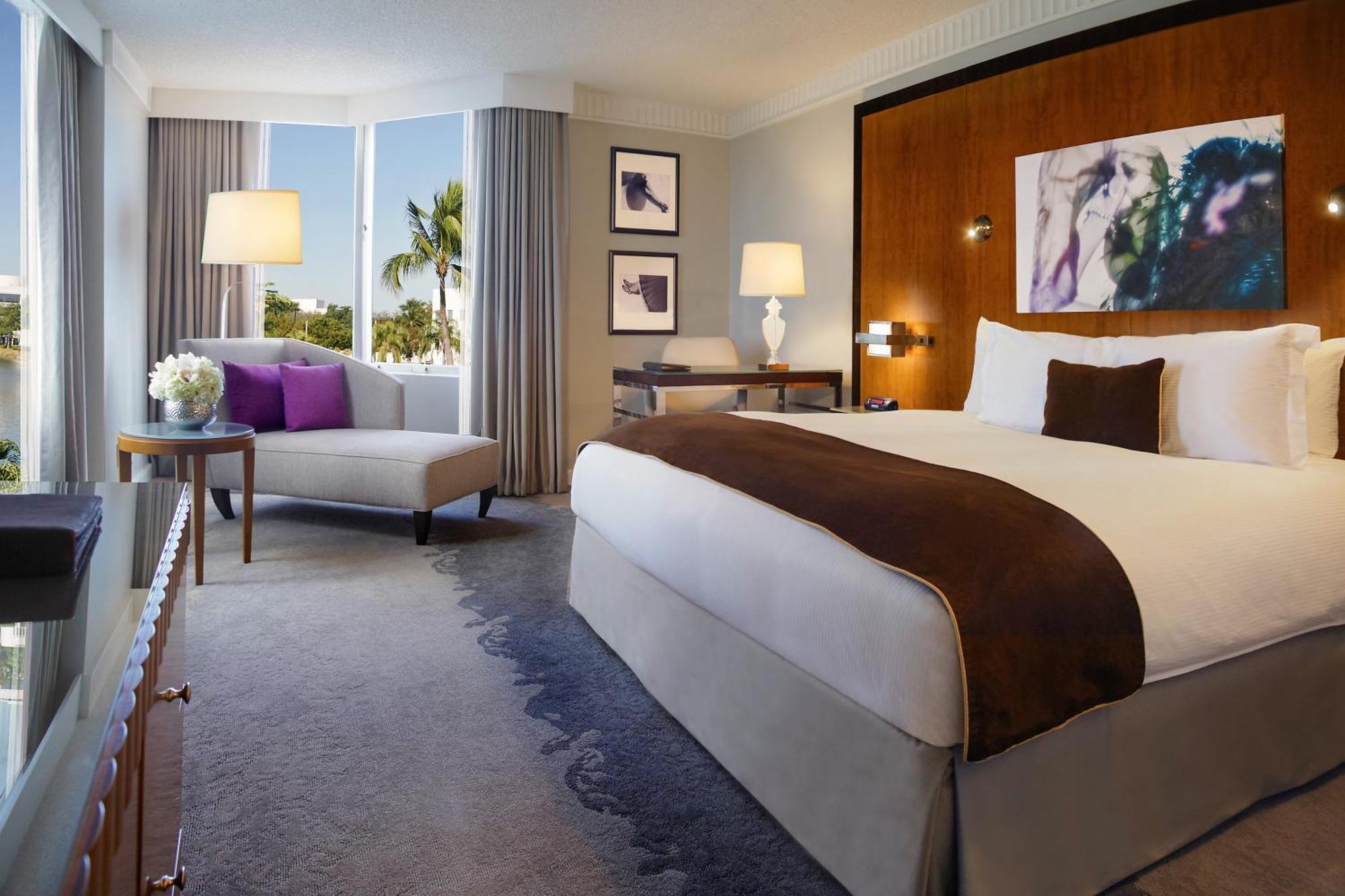Superior King Room City View