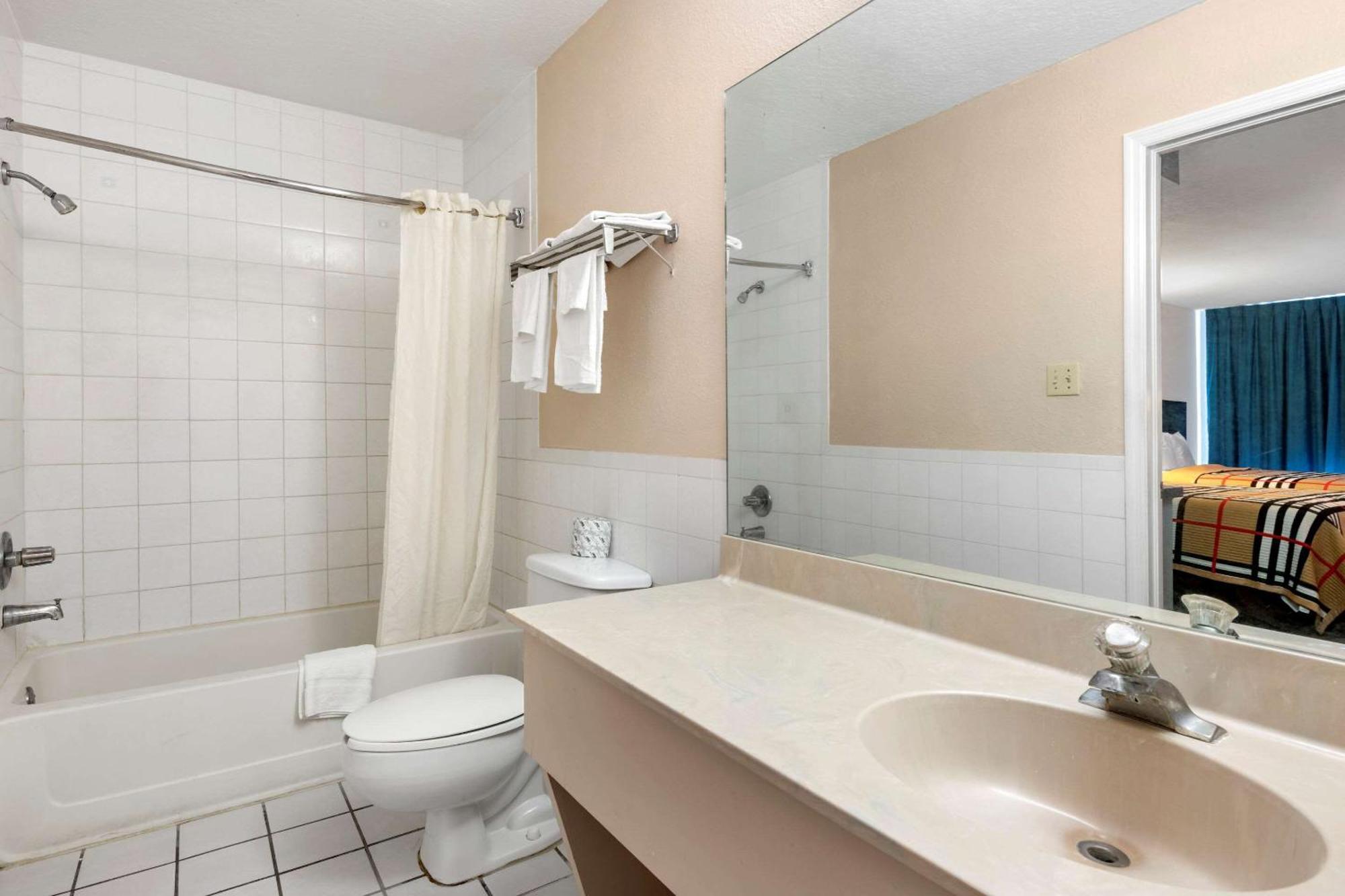 Double Room with Two Double Beds - Smoking