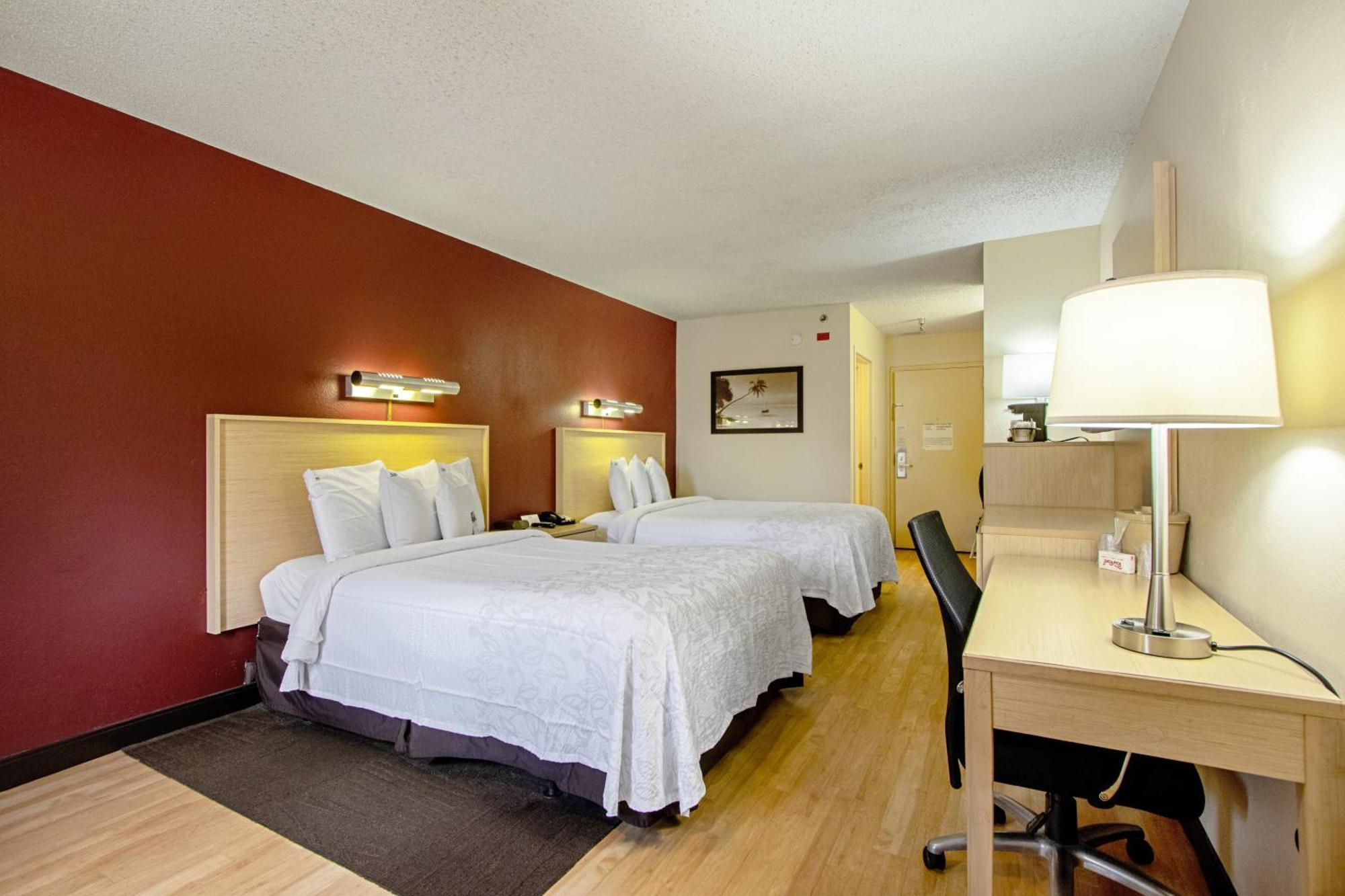 Deluxe Room Two Double Beds Smoke