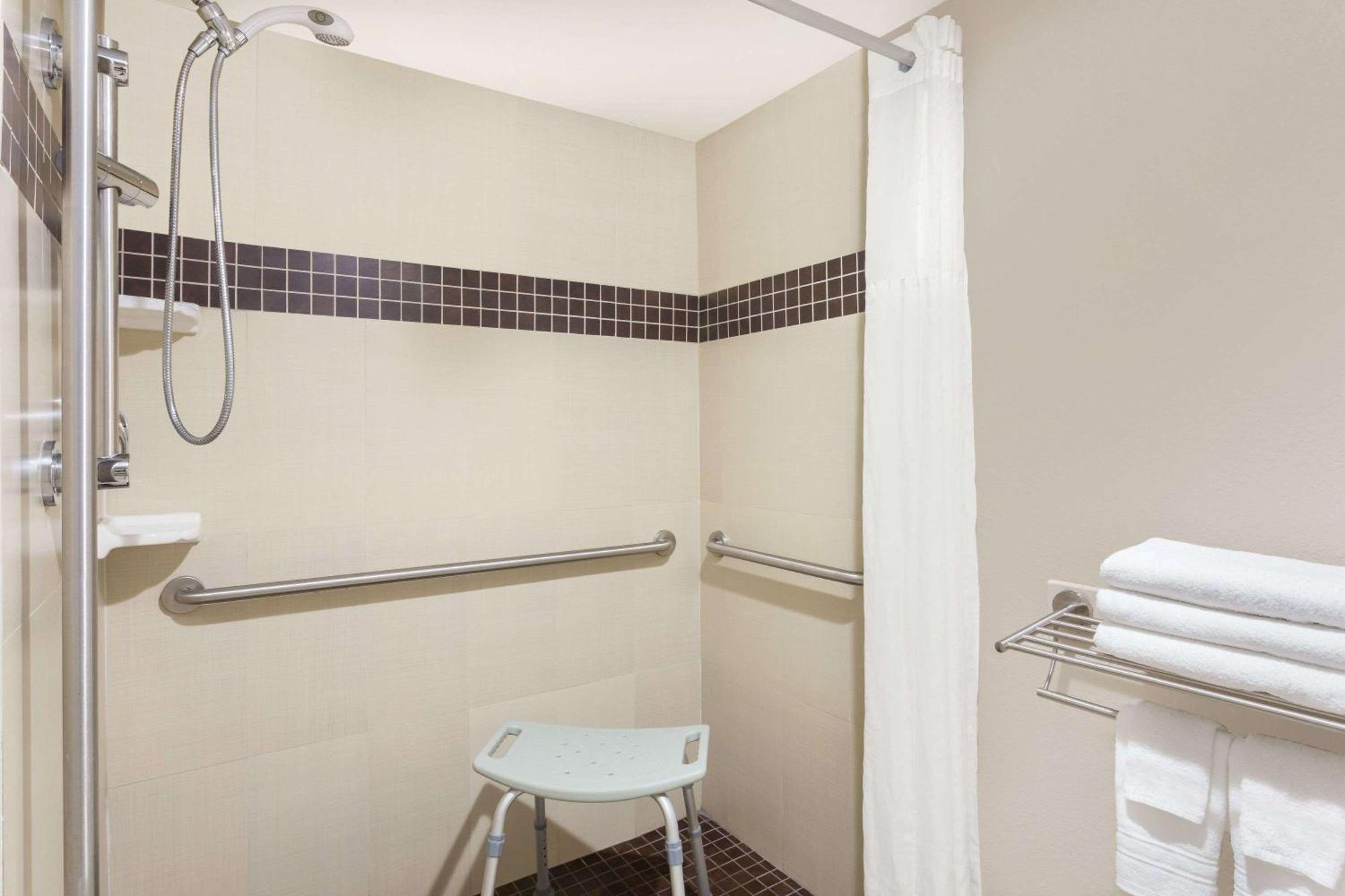 Queen Room Mobility or Hearing Access Non-Smoking