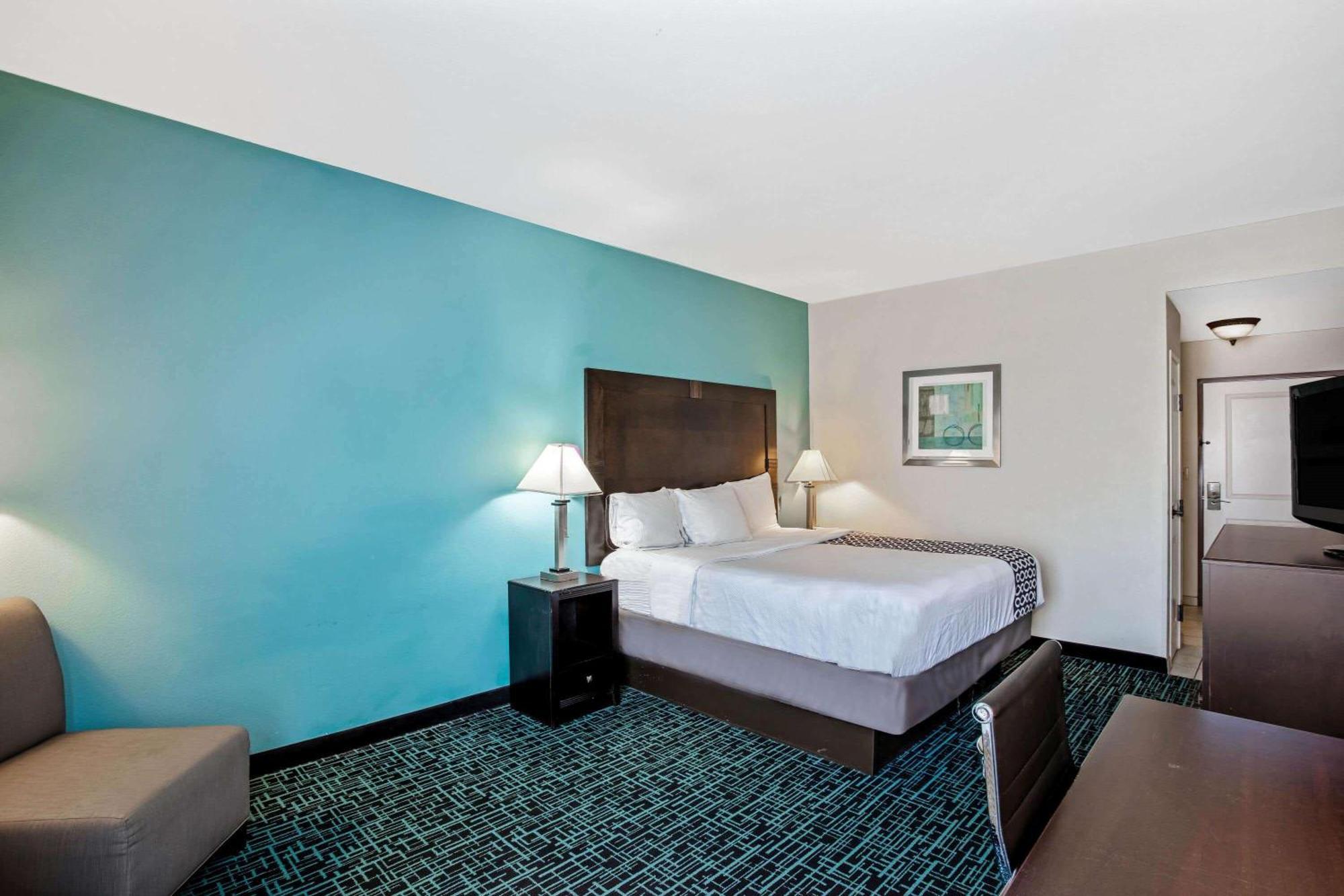 King Room Bathtub Mobility or Hearing Accessible Non-Smoking