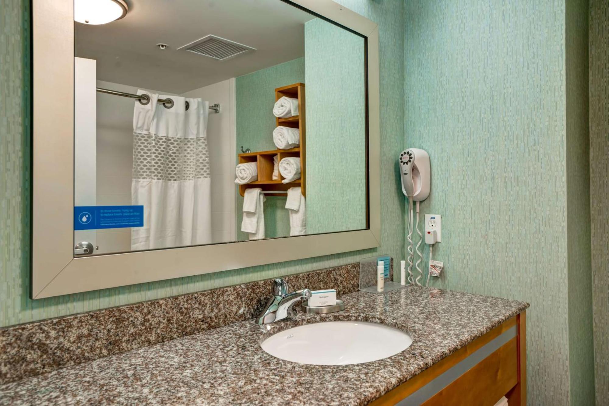 King Room with Accessible Tub - Mobility and Hearing Access/Non-Smoking