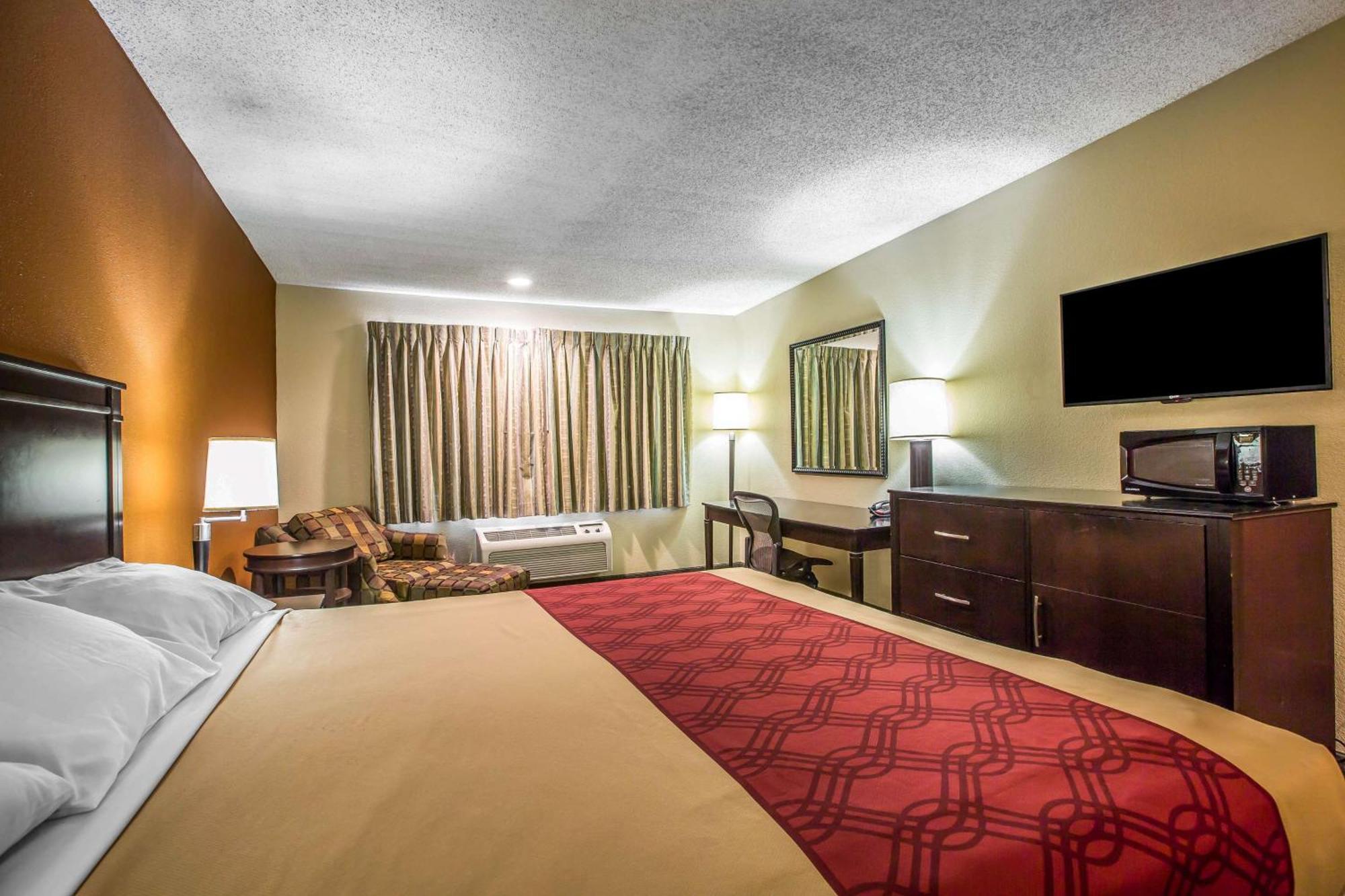 King Room with Bath Tub - Mobility Accessible/Non-Smoking