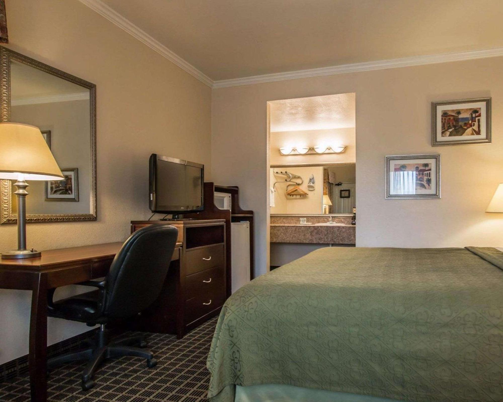 Standard King Room Non-Smoking