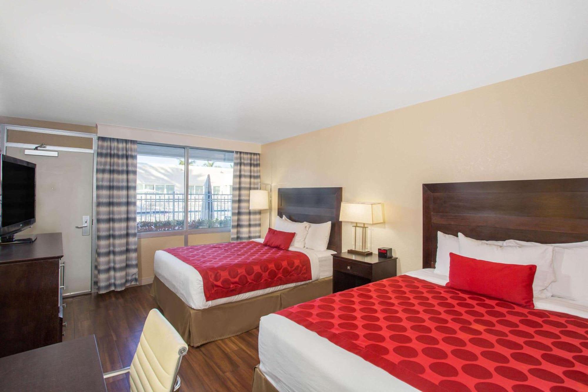 Queen Room Two Queen Beds Courtyard Vew Non-Smoking