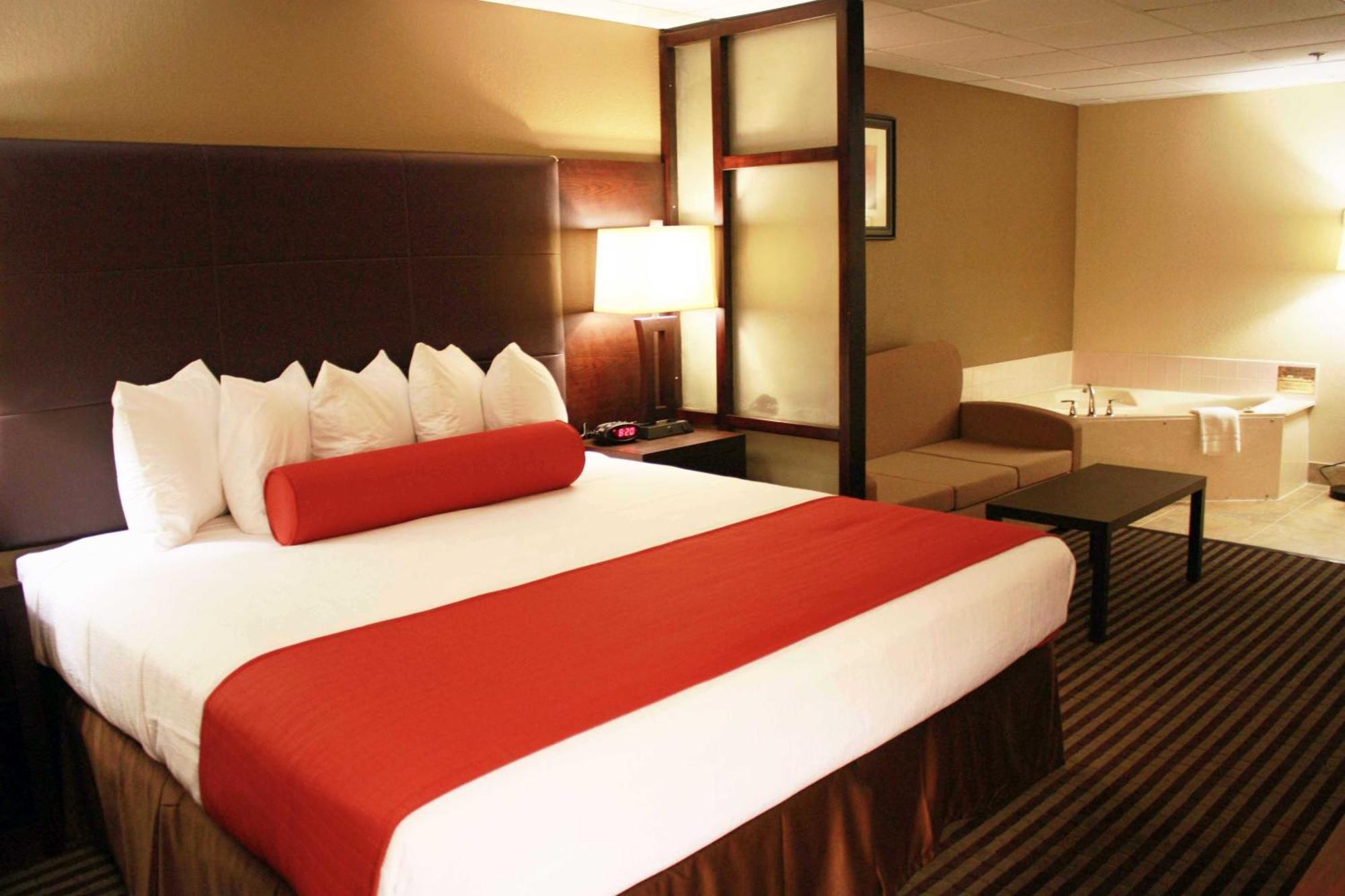 King Suite with Hot Tub and Sofa Bed - Non Smoking