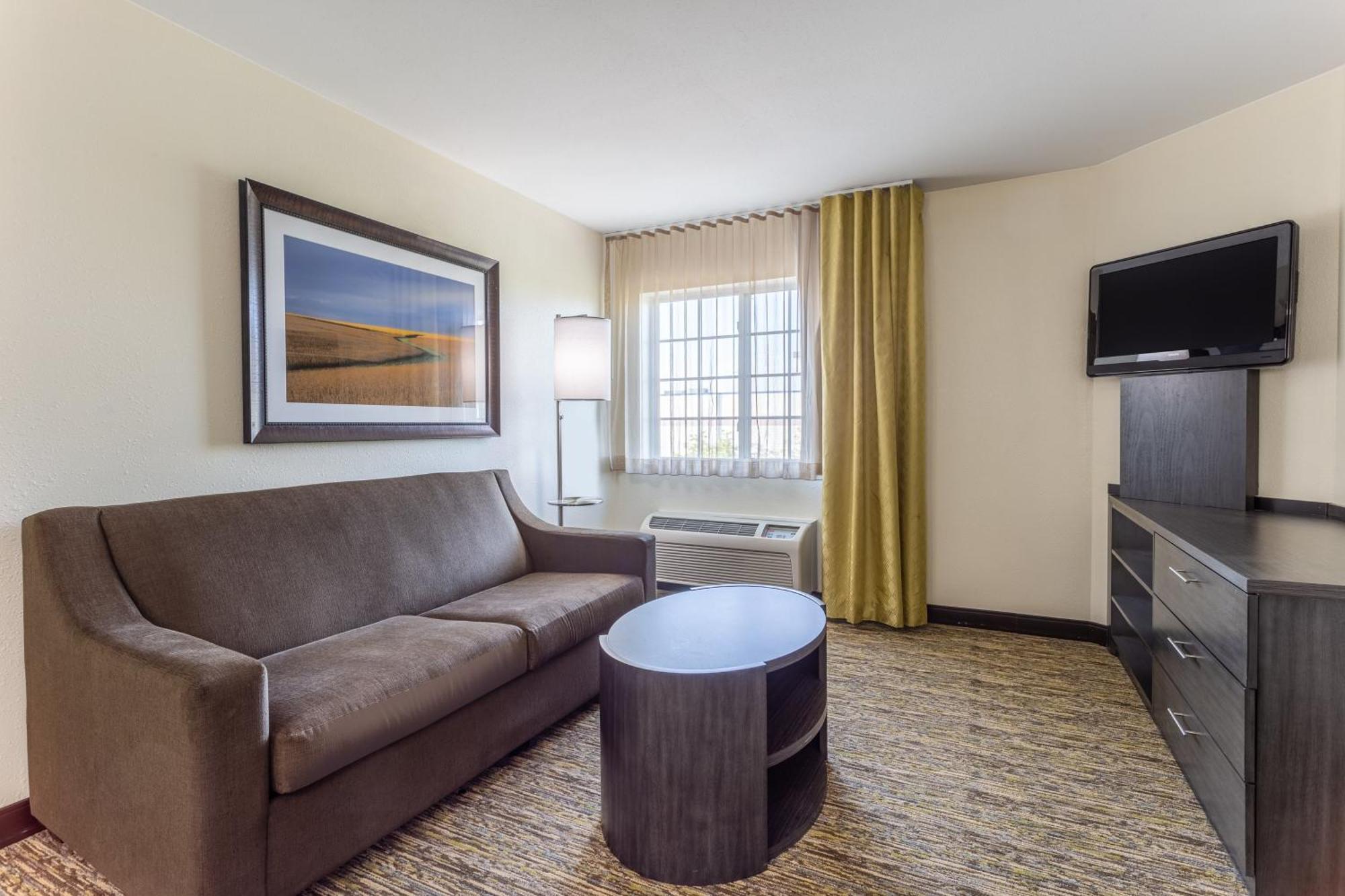 Queen Room with Hearing Accessible Roll-In Shower