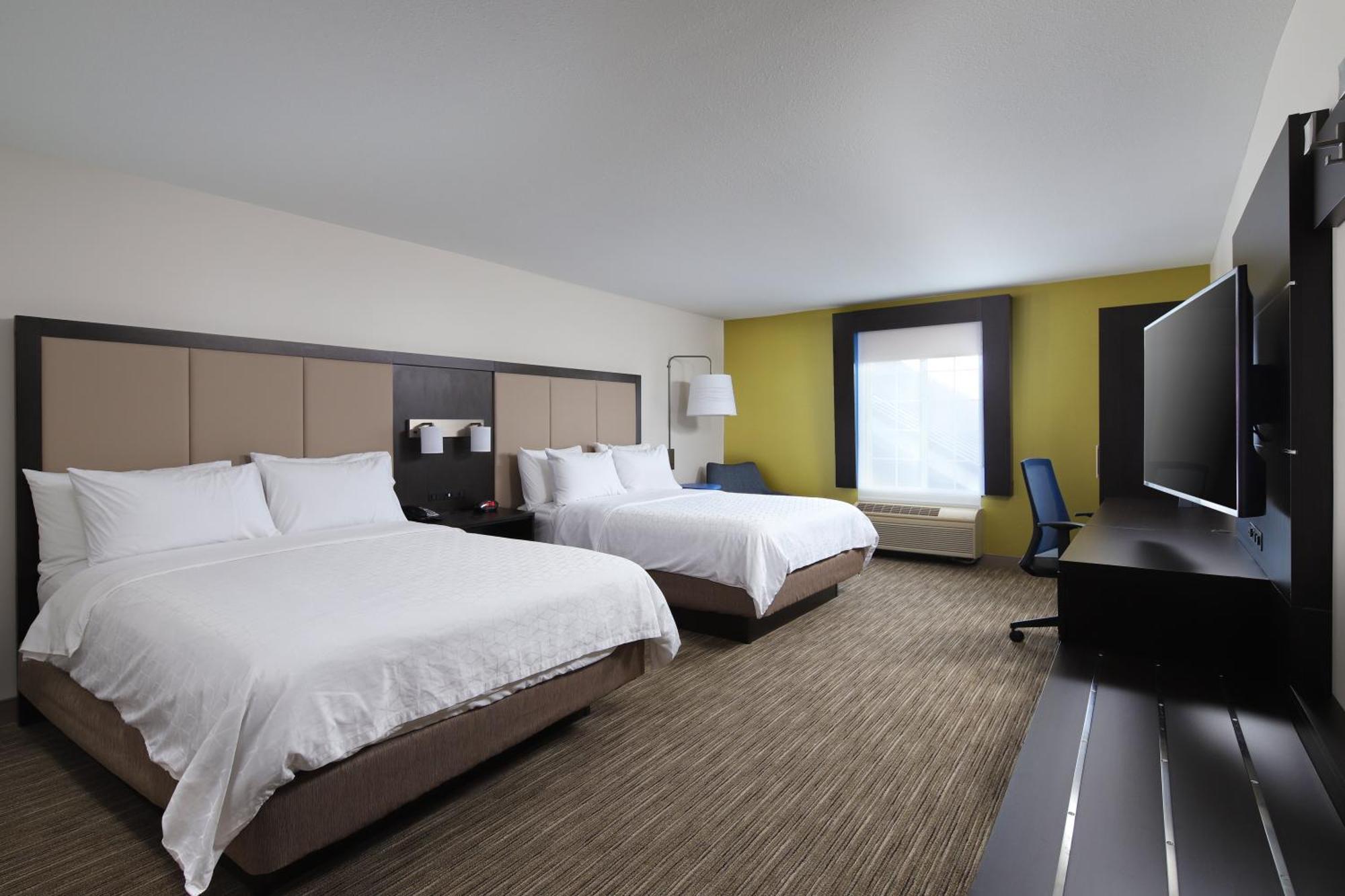 Standard Queen Room Two Queen Beds