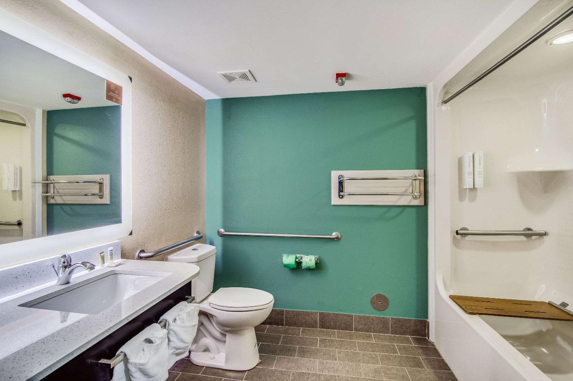 Queen Room Disability Access or Non-Smoking
