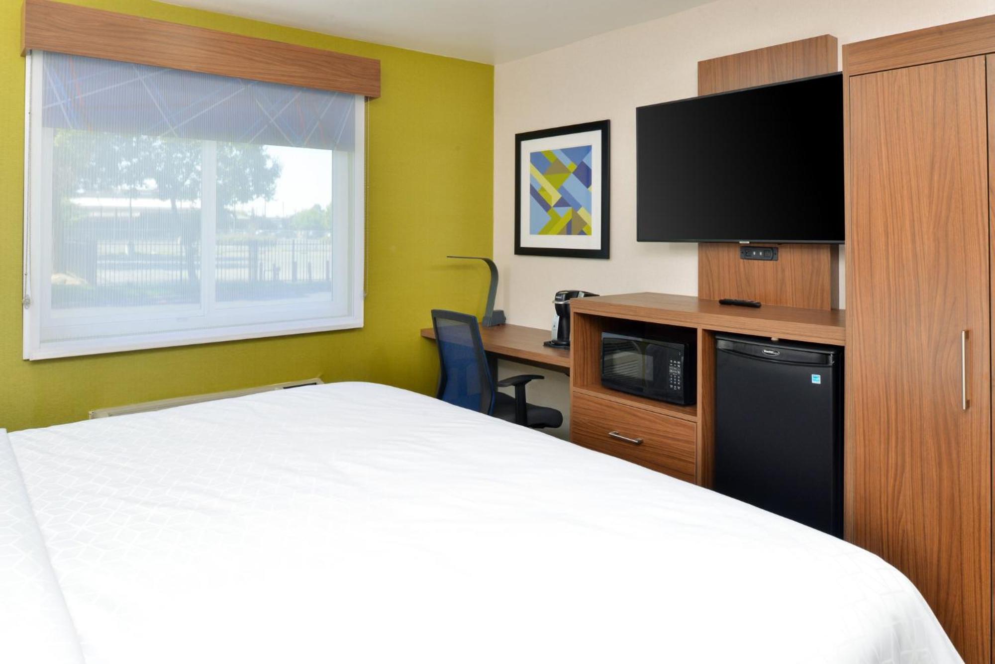 Standard King Room - Communications Accessible