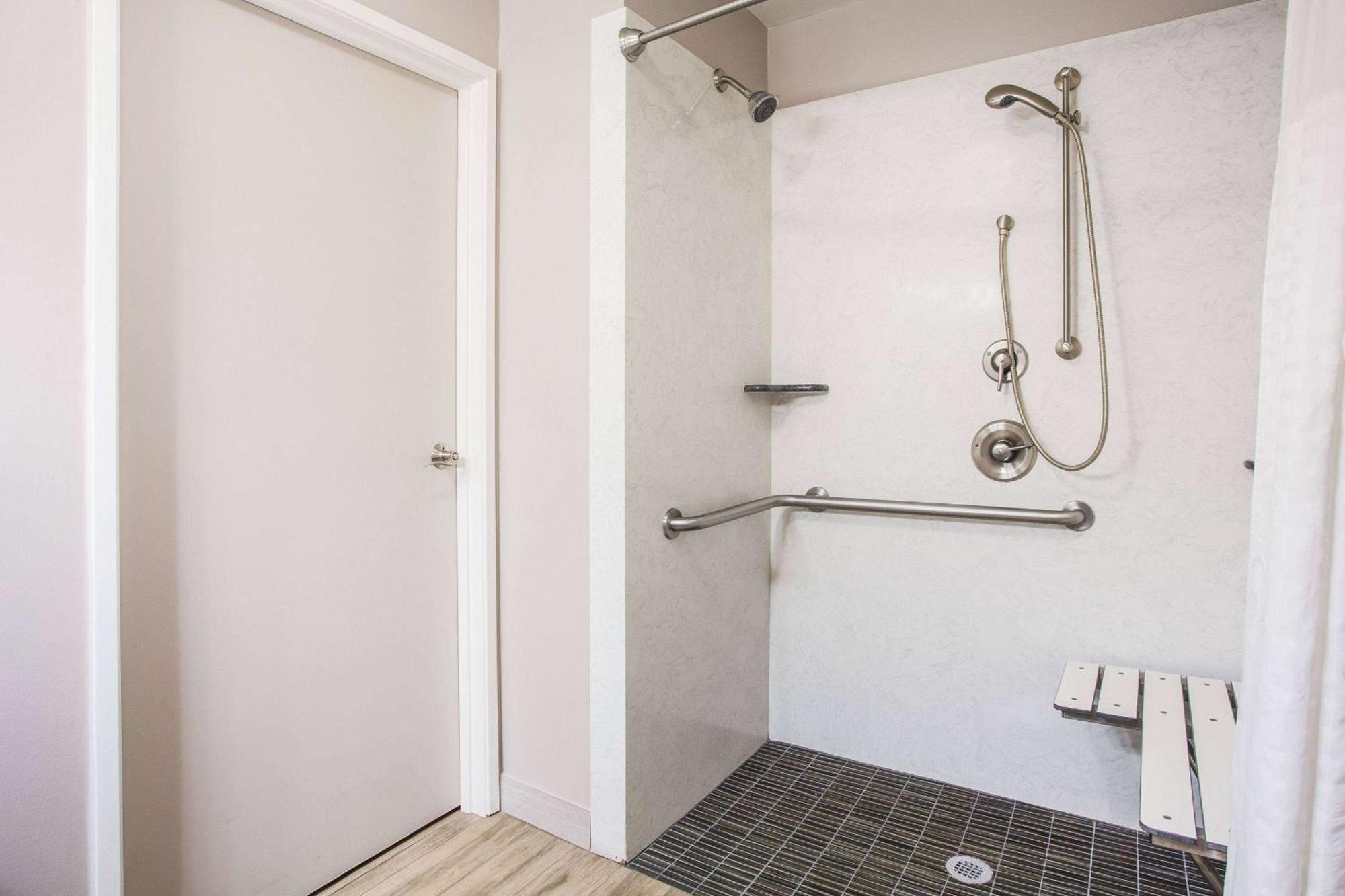 Queen Room Mobility or Hearing Access Non-Smoking