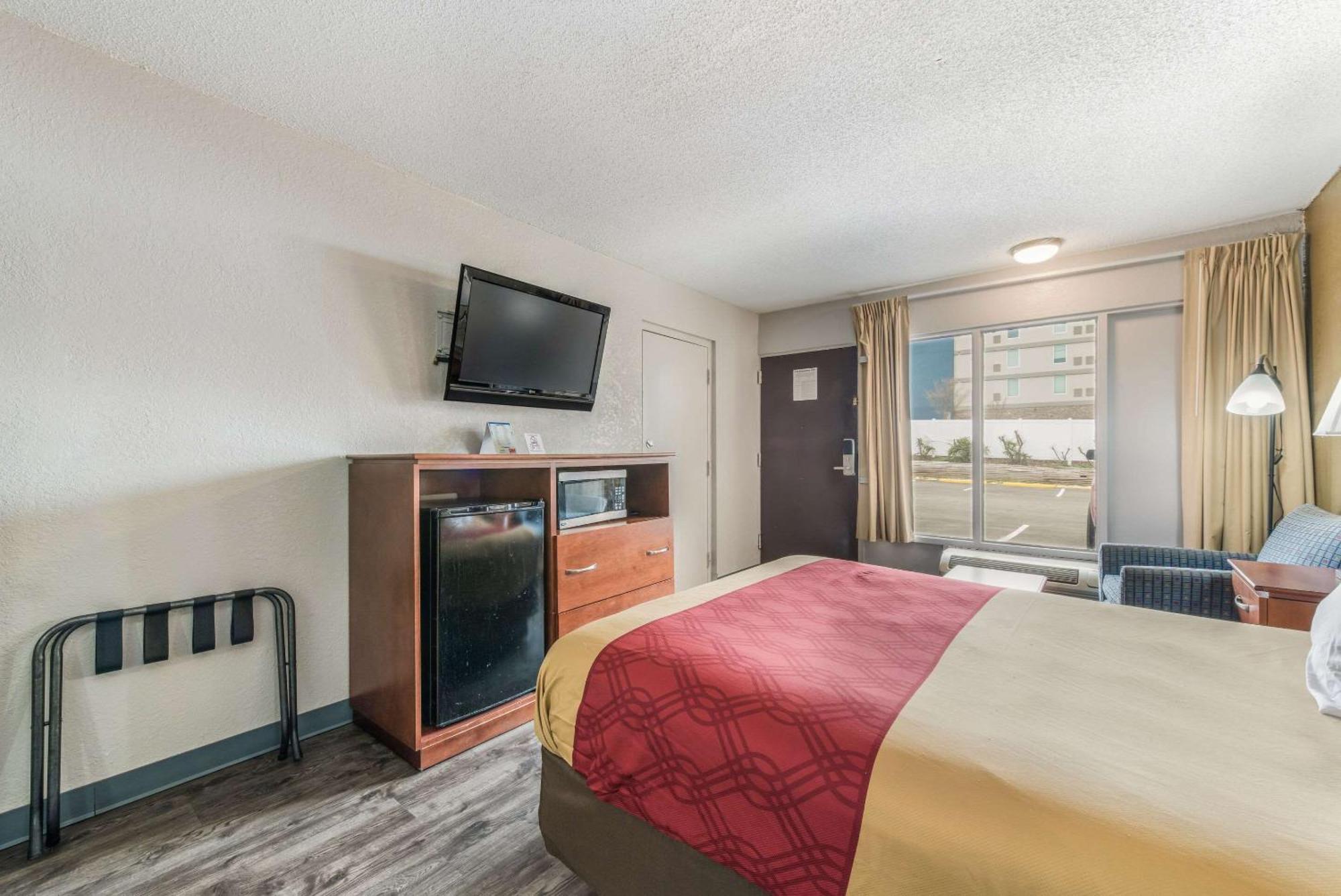 Queen Room with Roll-In Shower - Accessible/Non-Smoking
