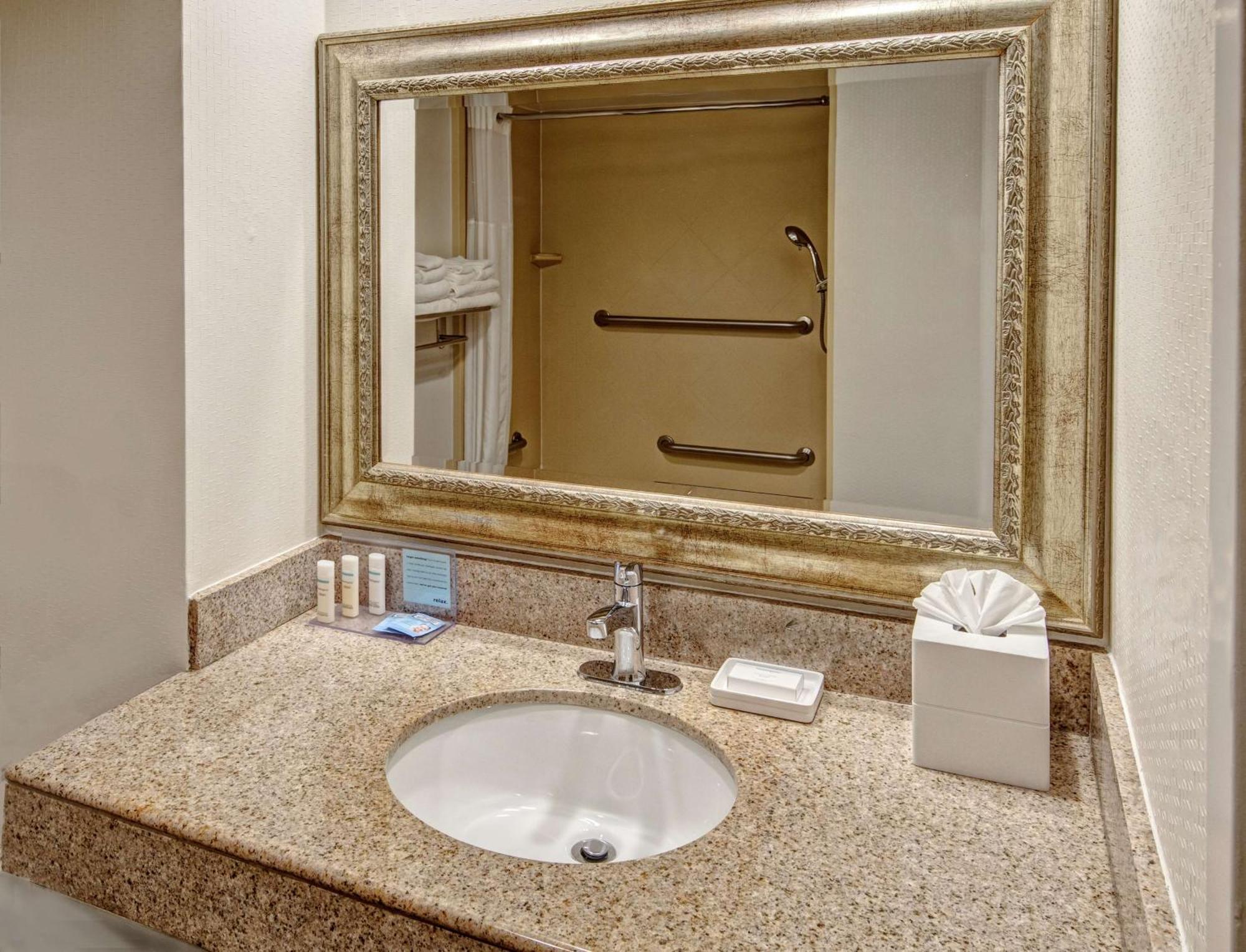 King Room with Accessible Tub - Mobility and Hearing Access/Non-Smoking
