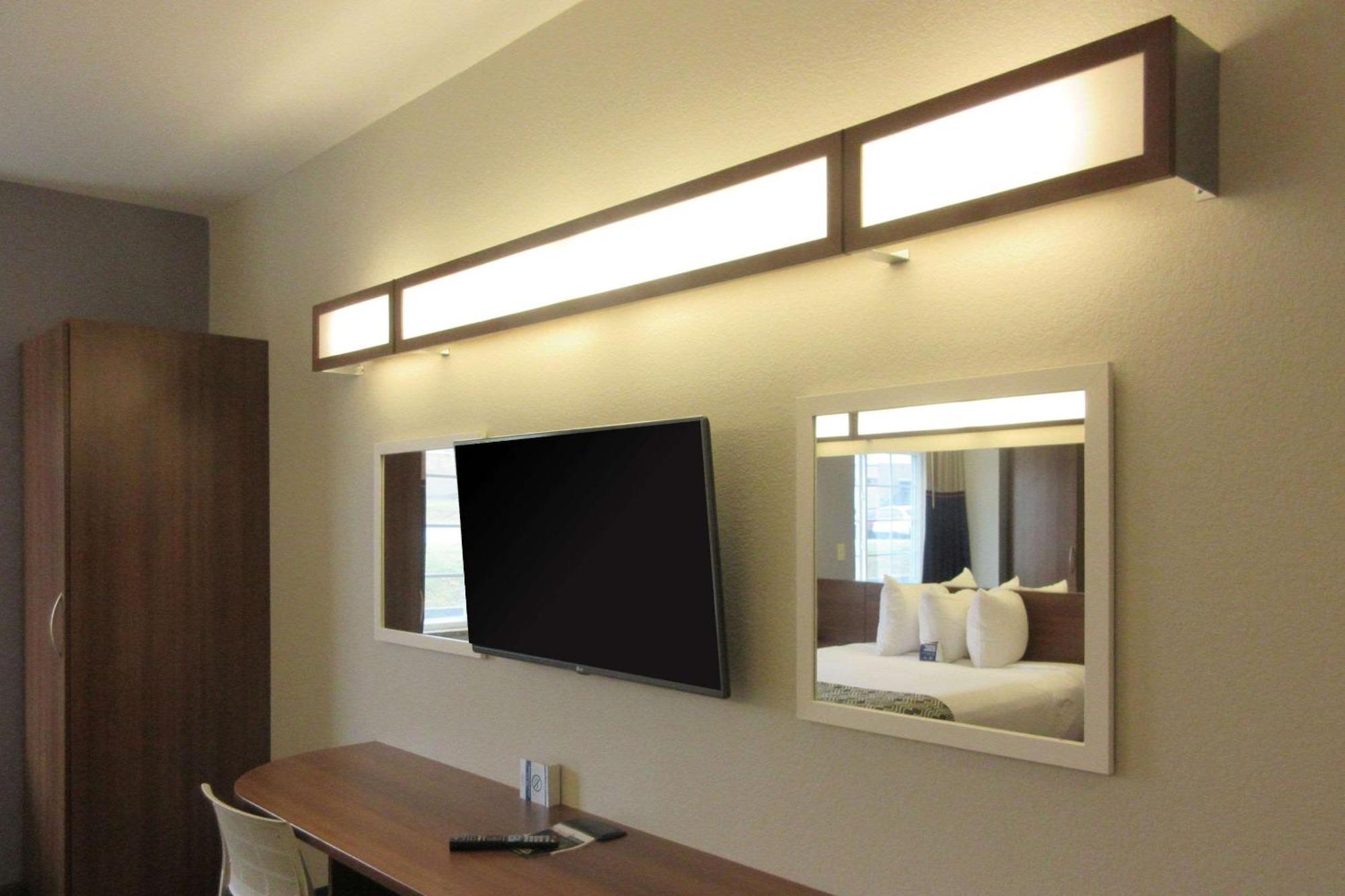 Queen Suite with Sofa Bed - Non-Smoking