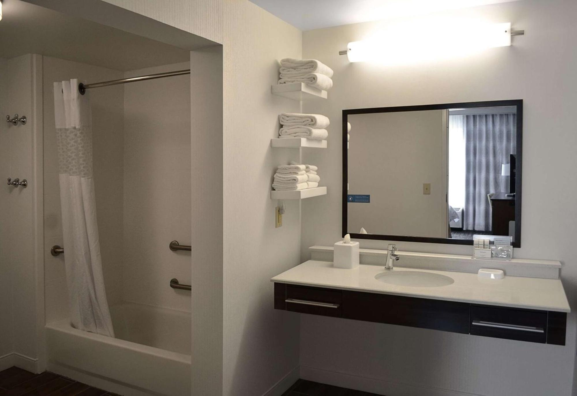 King Suite Mobility Hearing Access or Non-Smoking