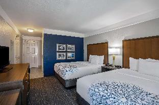 Queen Room Two Queen Beds Mobility Access or Non-Smoking