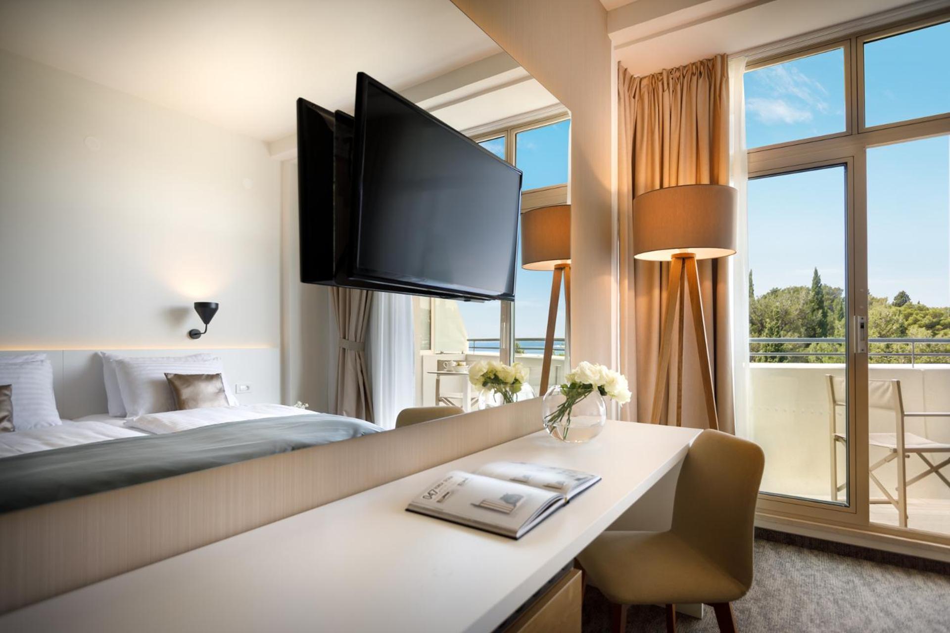 Chambre Double avec Balcon - Vue Partielle sur Mer