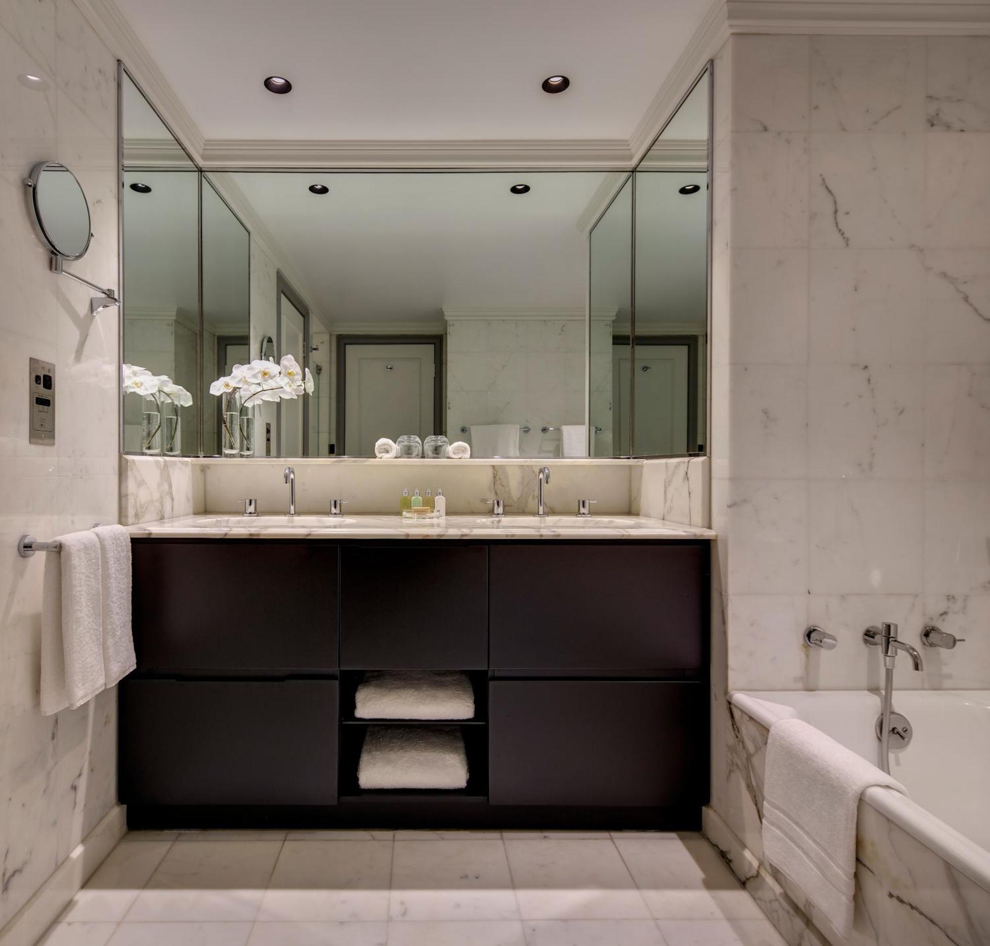 One-Bedroom King Suite - Bayside