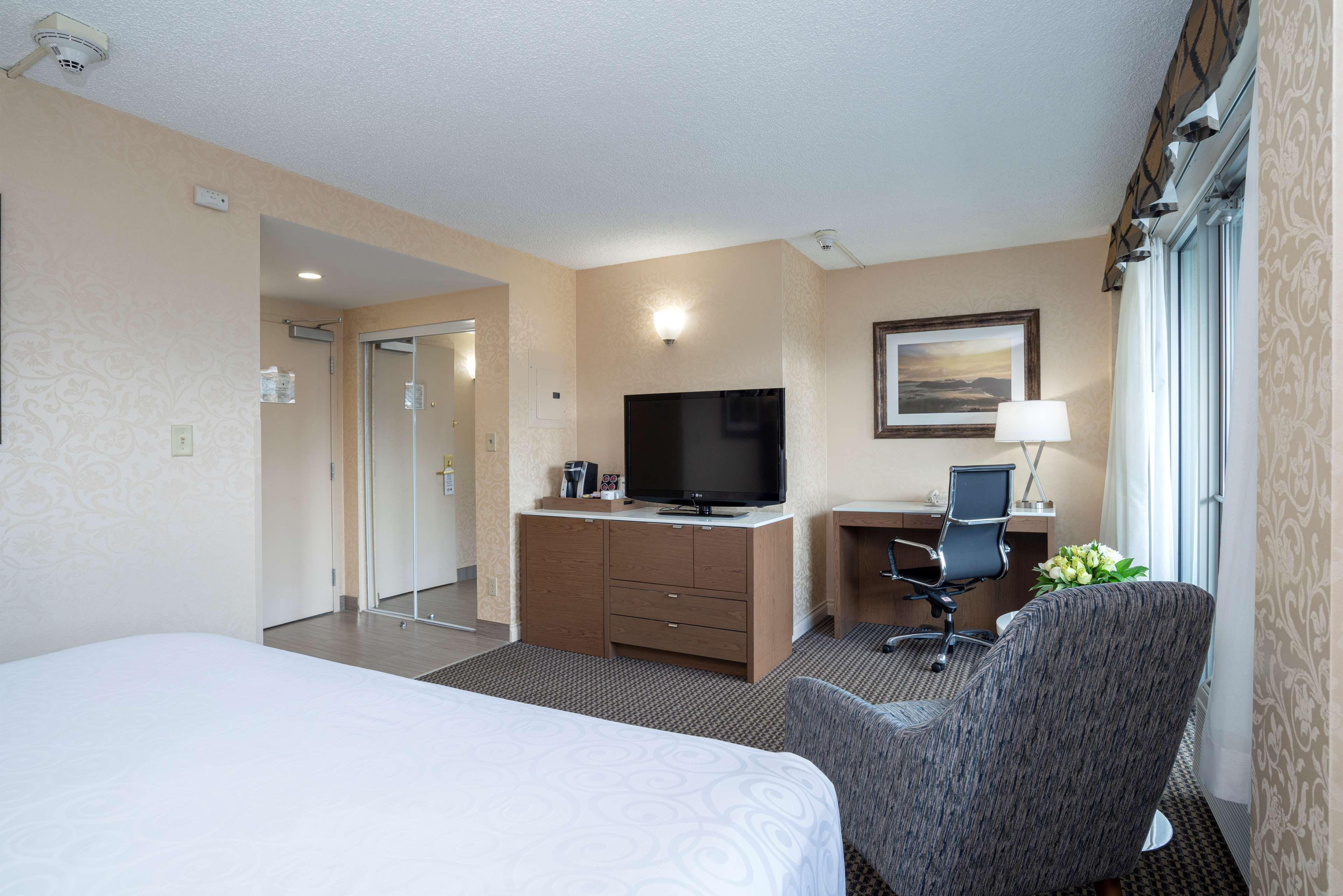 Executive Room 1 King Bed Non Smoking Balcony