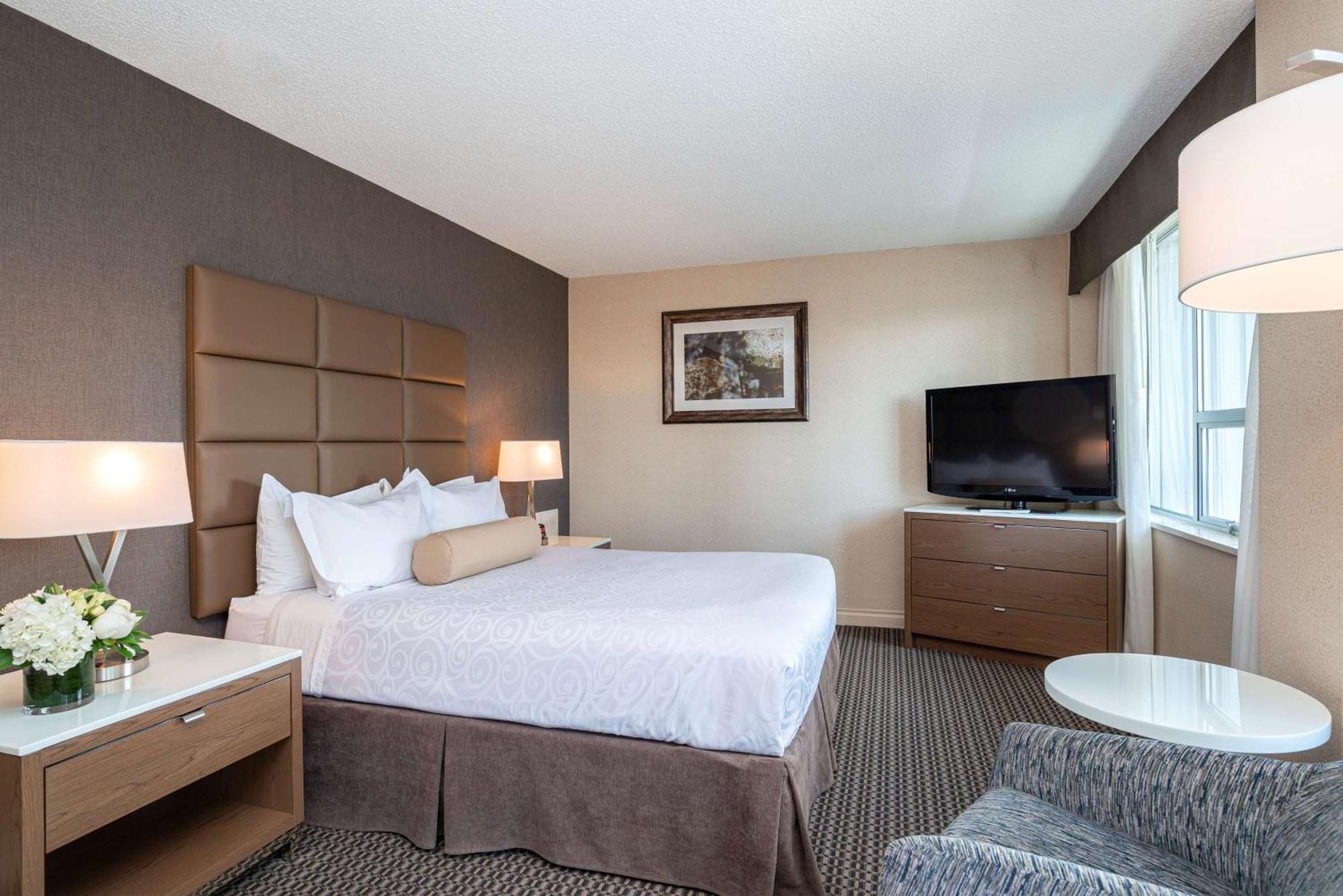 Superior Room 1 King Bed Non Smoking Balcony